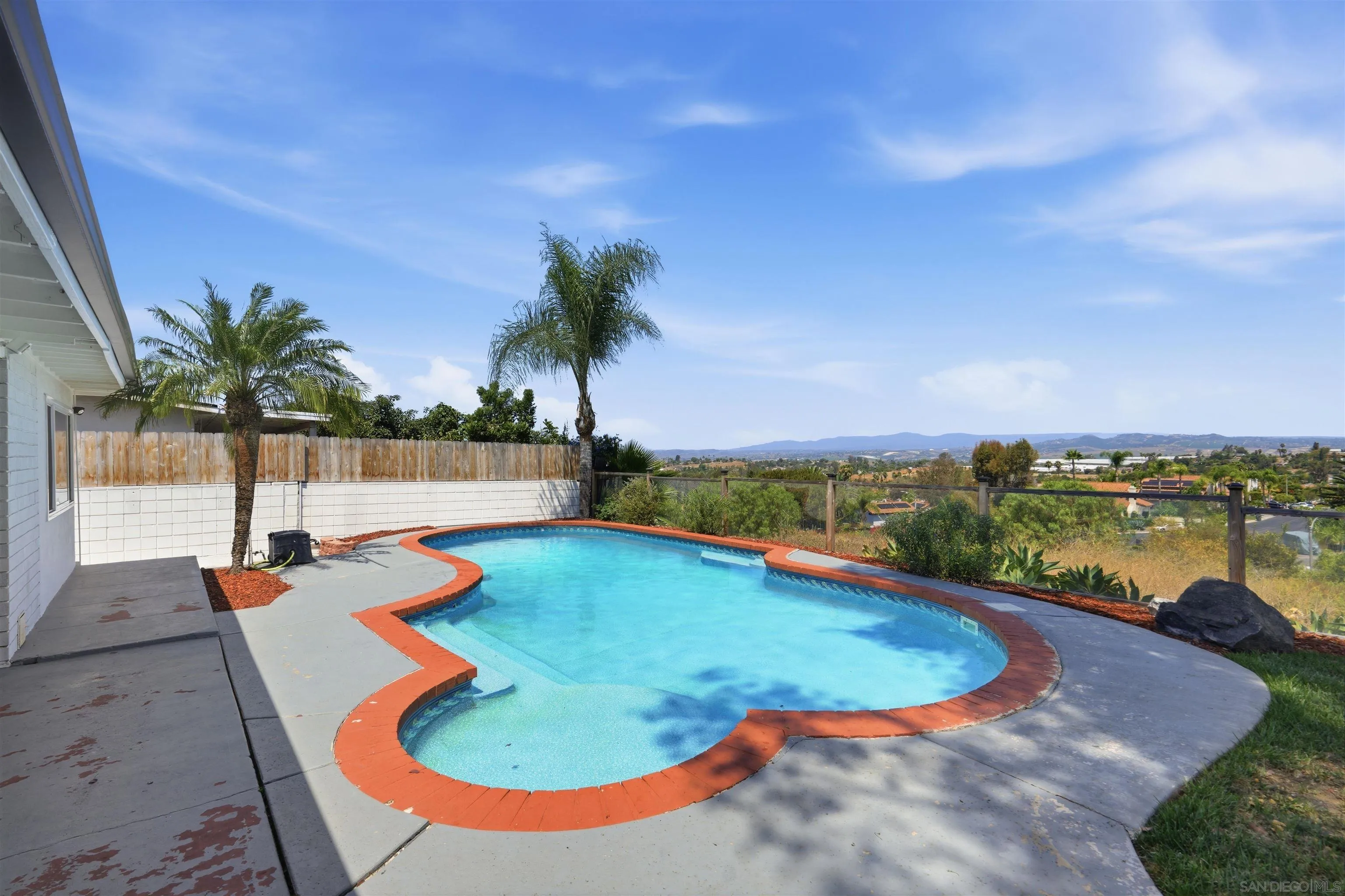 https://cdn.realtyfeed.com/cdn/127/260019694/54a8329dc151b20c2ae57a8a4524f15b.webp