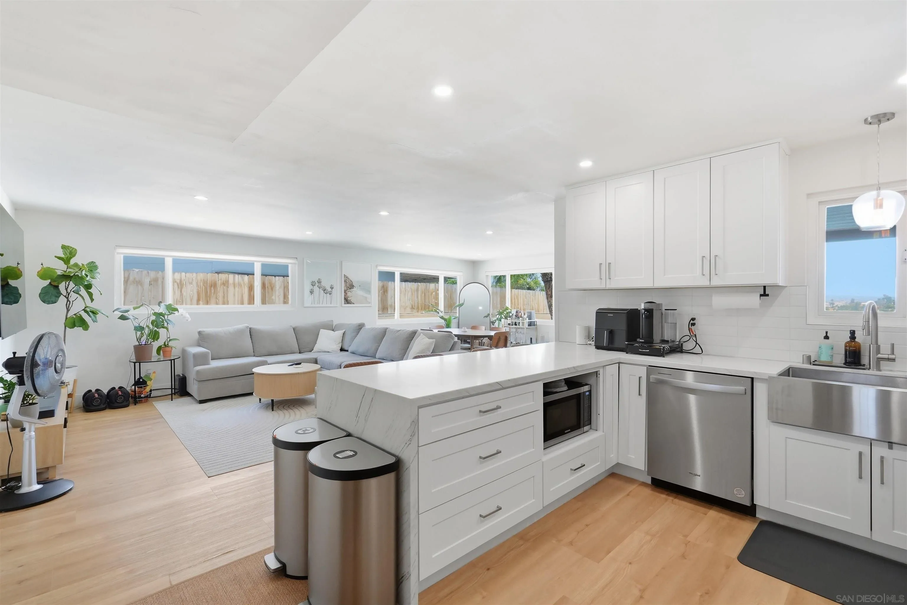 https://cdn.realtyfeed.com/cdn/127/260019694/6a16773b827a3eb0163f6b06bedfb0ef.webp