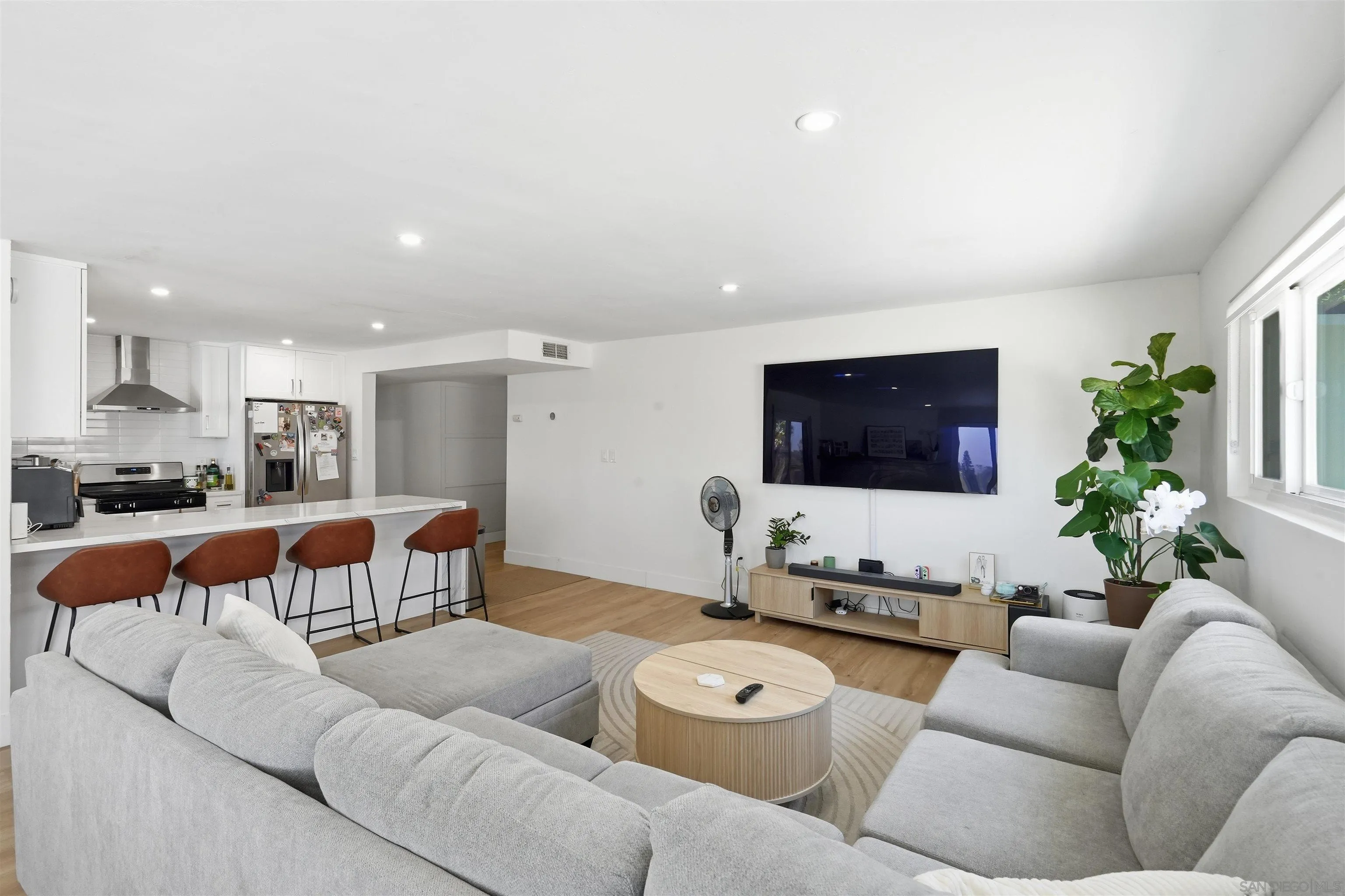 https://cdn.realtyfeed.com/cdn/127/260019694/8fb17b5a581997323ee9c1412613d11b.webp