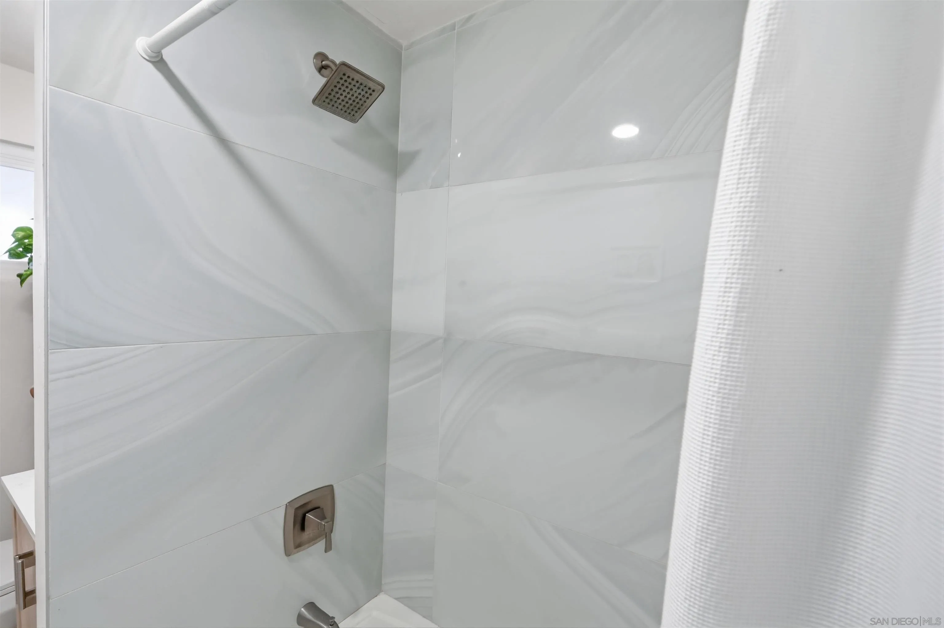 https://cdn.realtyfeed.com/cdn/127/260019694/afa425fdc92ef4fb0485f47e5d800c4e.webp