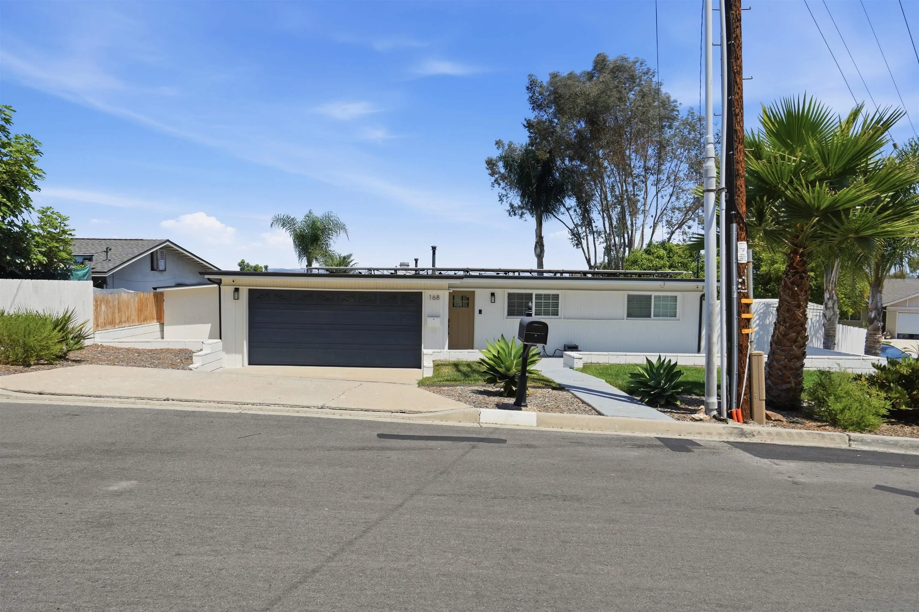 https://cdn.realtyfeed.com/cdn/127/260019694/d2a4f516bcb169c0e807ecb27fb32681.webp