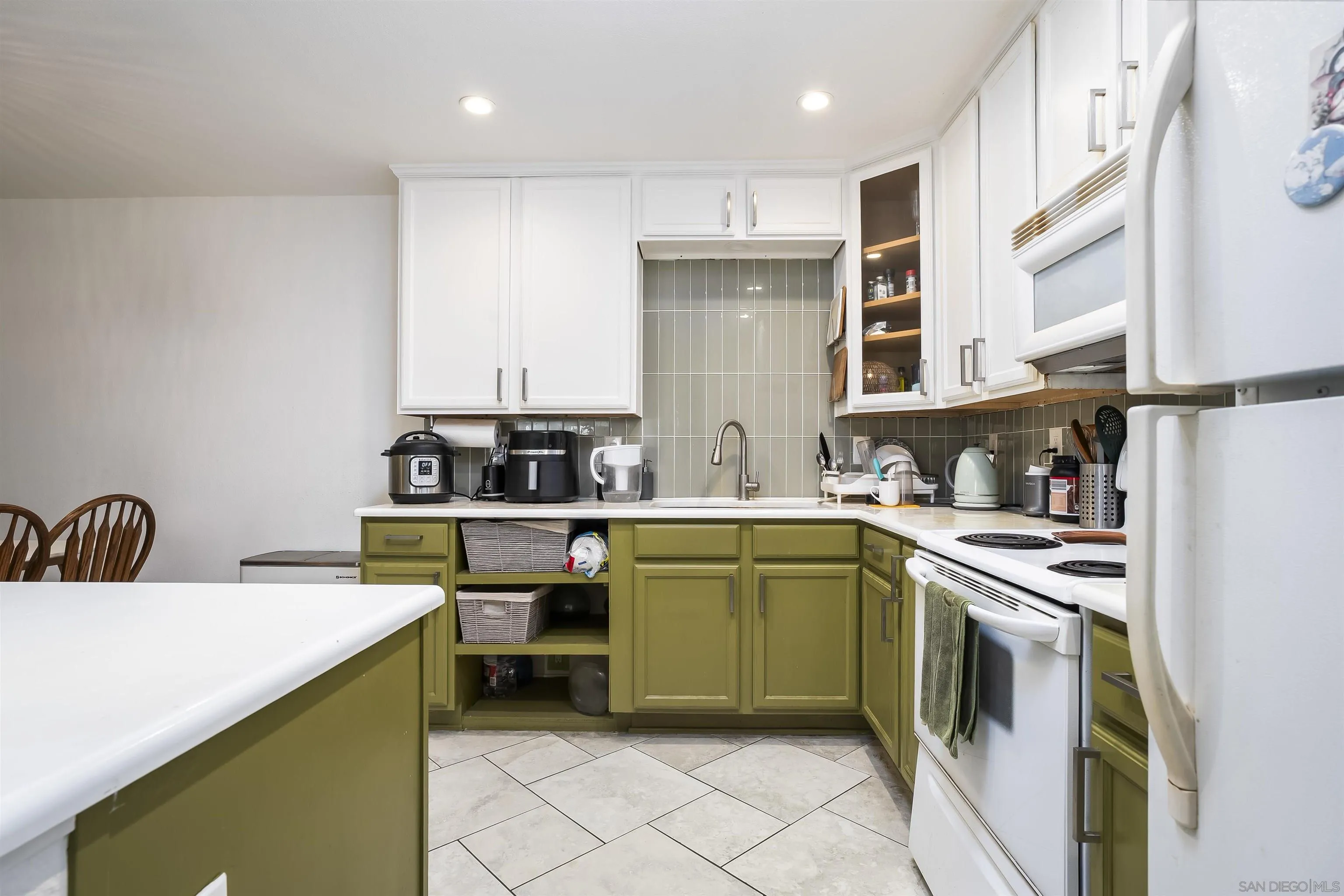 Photo #8: 260019706 Listing: Photo #8