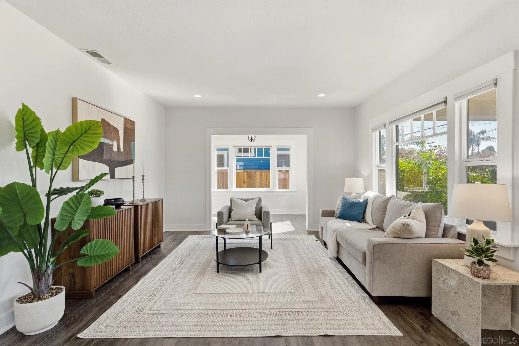 https://cdn.realtyfeed.com/cdn/127/260019714/943f18c688d5078320452dc98f636c38.webp