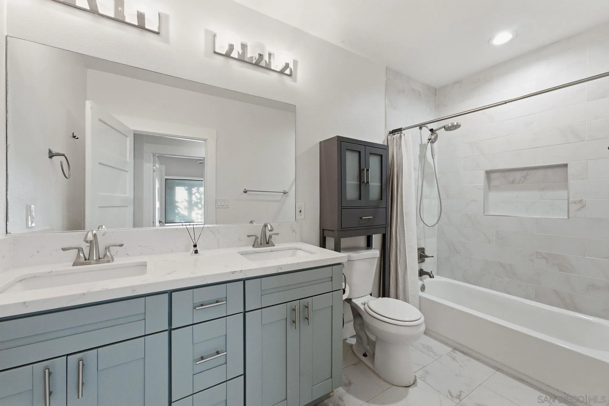 https://cdn.realtyfeed.com/cdn/127/260019714/a61c474eda624e20c023f5ec7a18a42d.webp