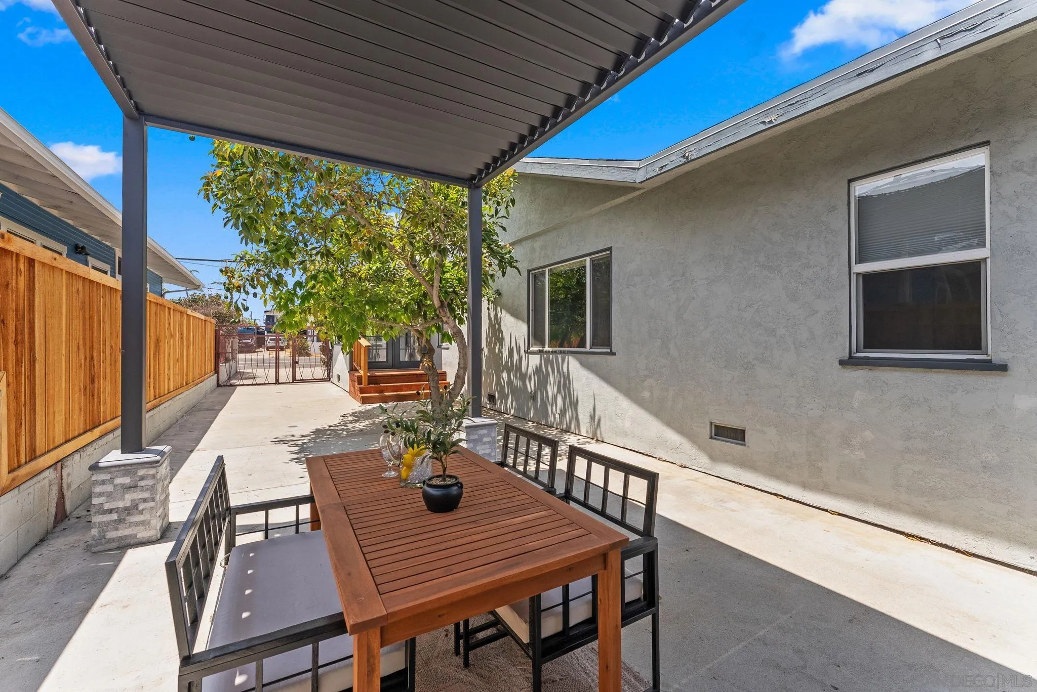 https://cdn.realtyfeed.com/cdn/127/260019714/e1e1b2df19f84d89b2885b33c9c85d0f.webp