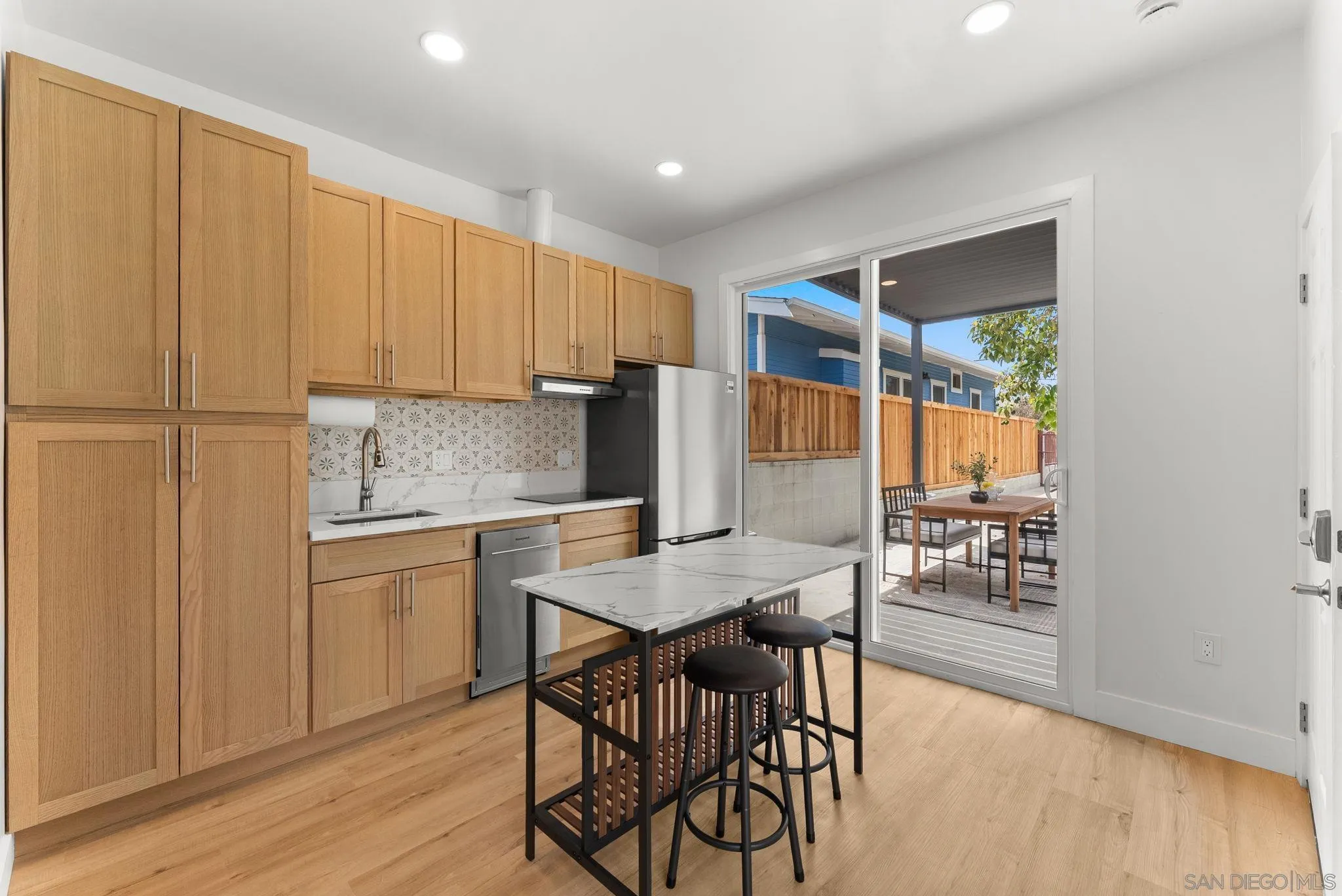 https://cdn.realtyfeed.com/cdn/127/260019714/f5d3ce7a44f2ba9ddf33170dd4168e13.webp