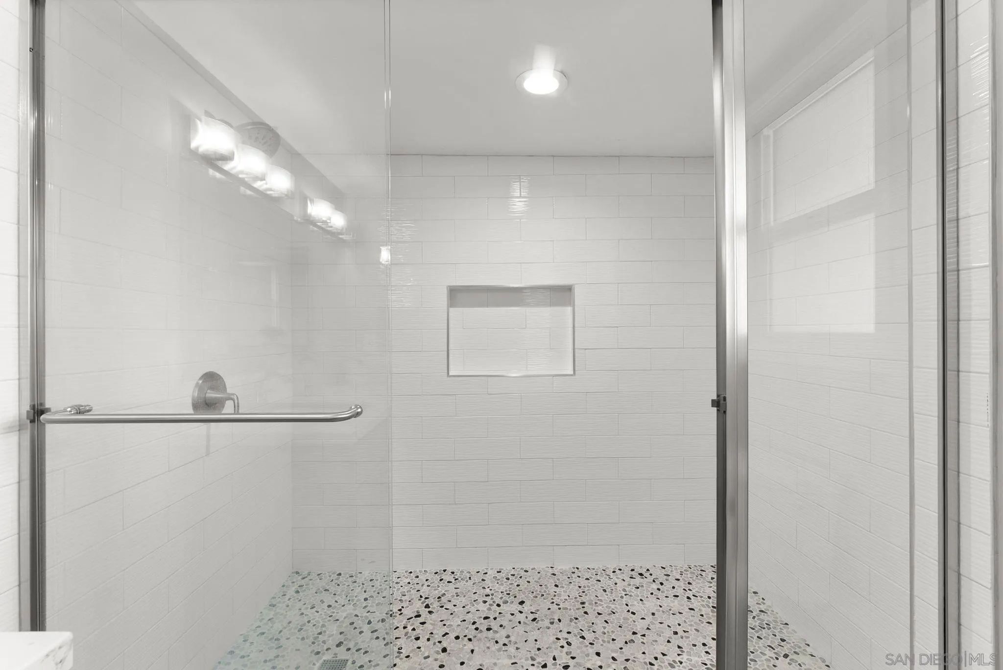 https://cdn.realtyfeed.com/cdn/127/260019714/fd246ec14691a758c285e820fefbf84a.webp