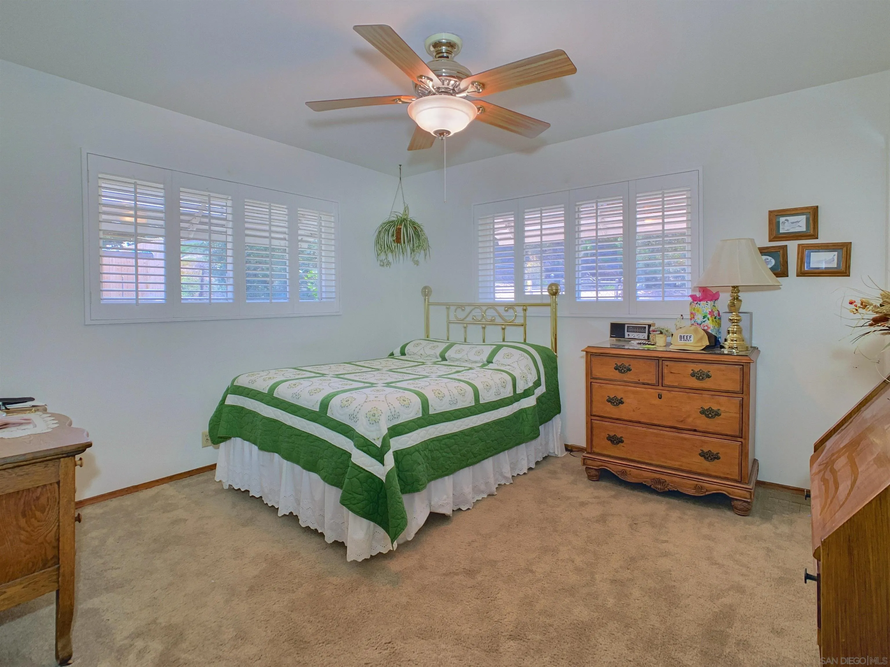 https://cdn.realtyfeed.com/cdn/127/260019721/7cd1f4b76569c2305bd3af4eafce018b.webp