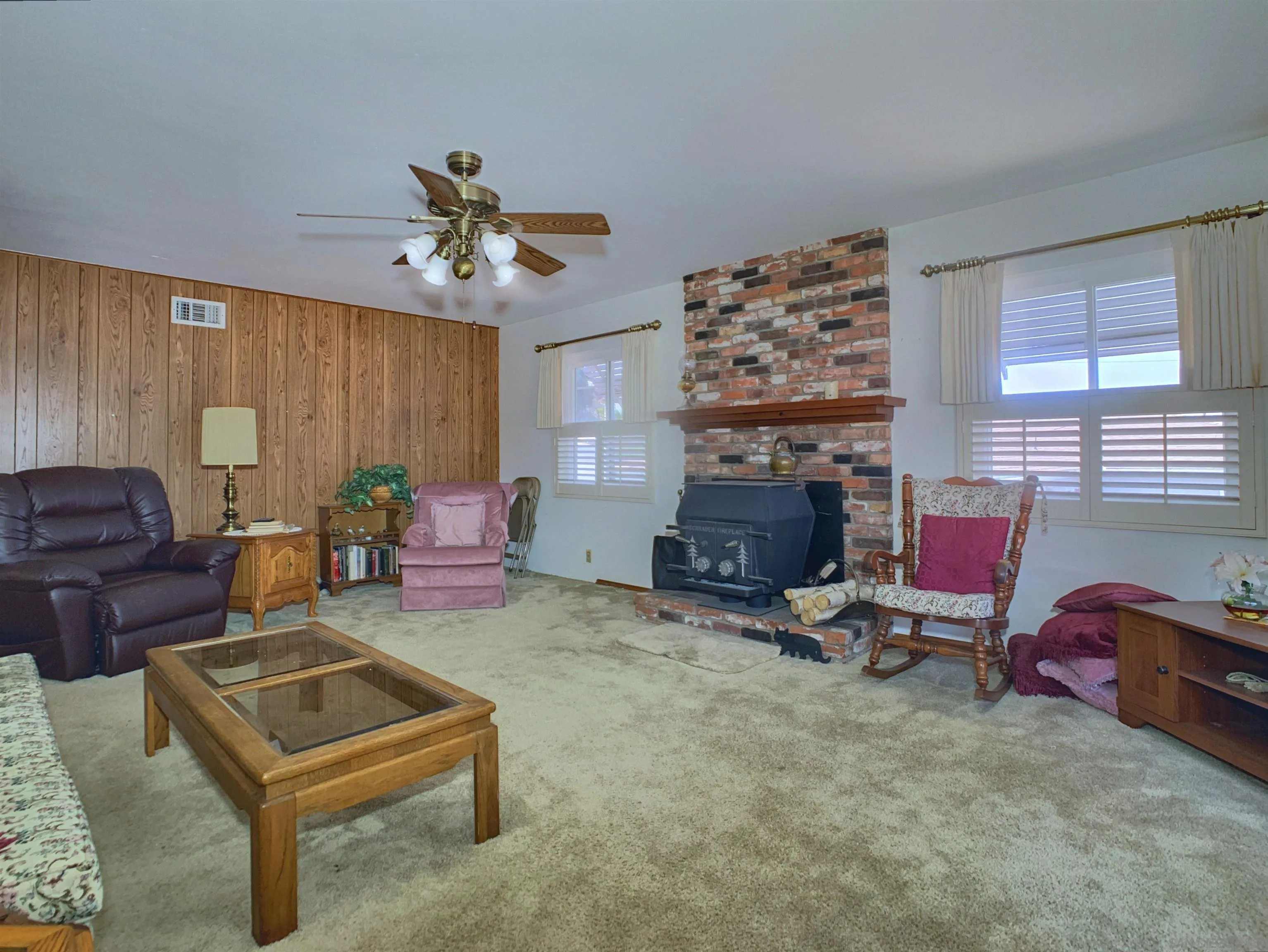 https://cdn.realtyfeed.com/cdn/127/260019721/f5610182f04e1273012dc94fedaaefdc.webp