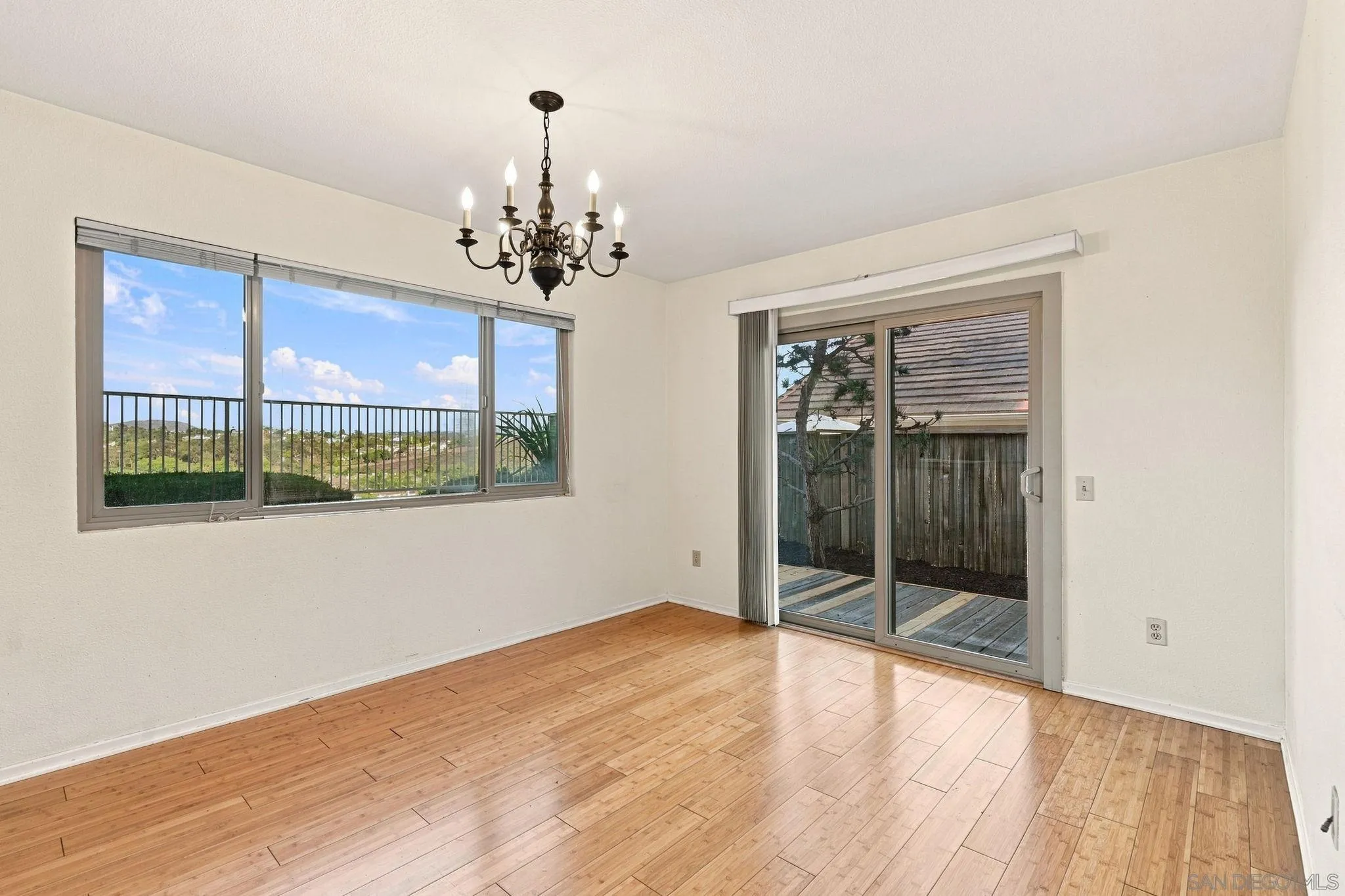 https://cdn.realtyfeed.com/cdn/127/260019722/33b4ed5c59e7db8bd76a4e022ac0dc14.webp