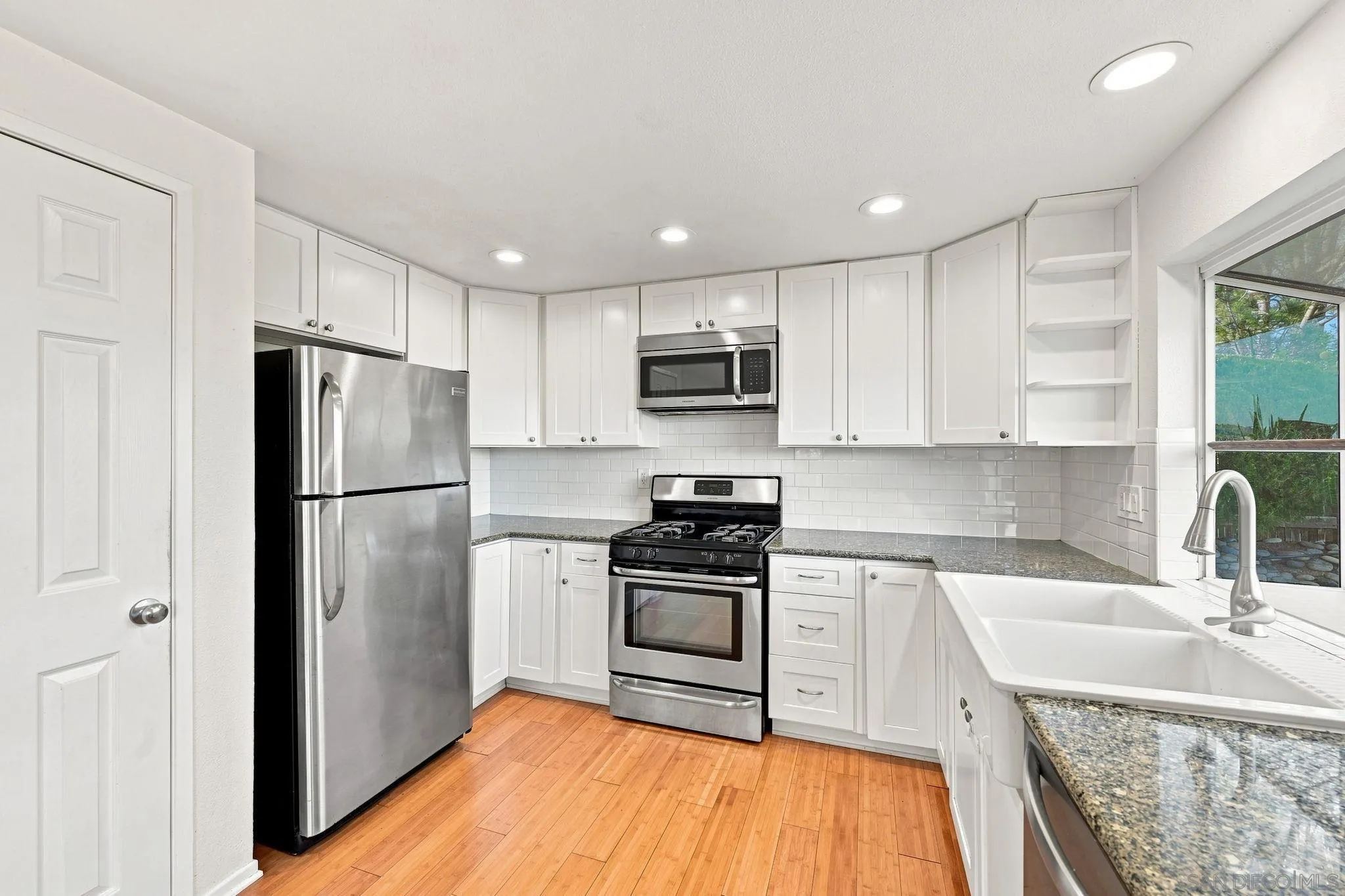 https://cdn.realtyfeed.com/cdn/127/260019722/3935fb1f43df9c141bf310ebd205cbd8.webp