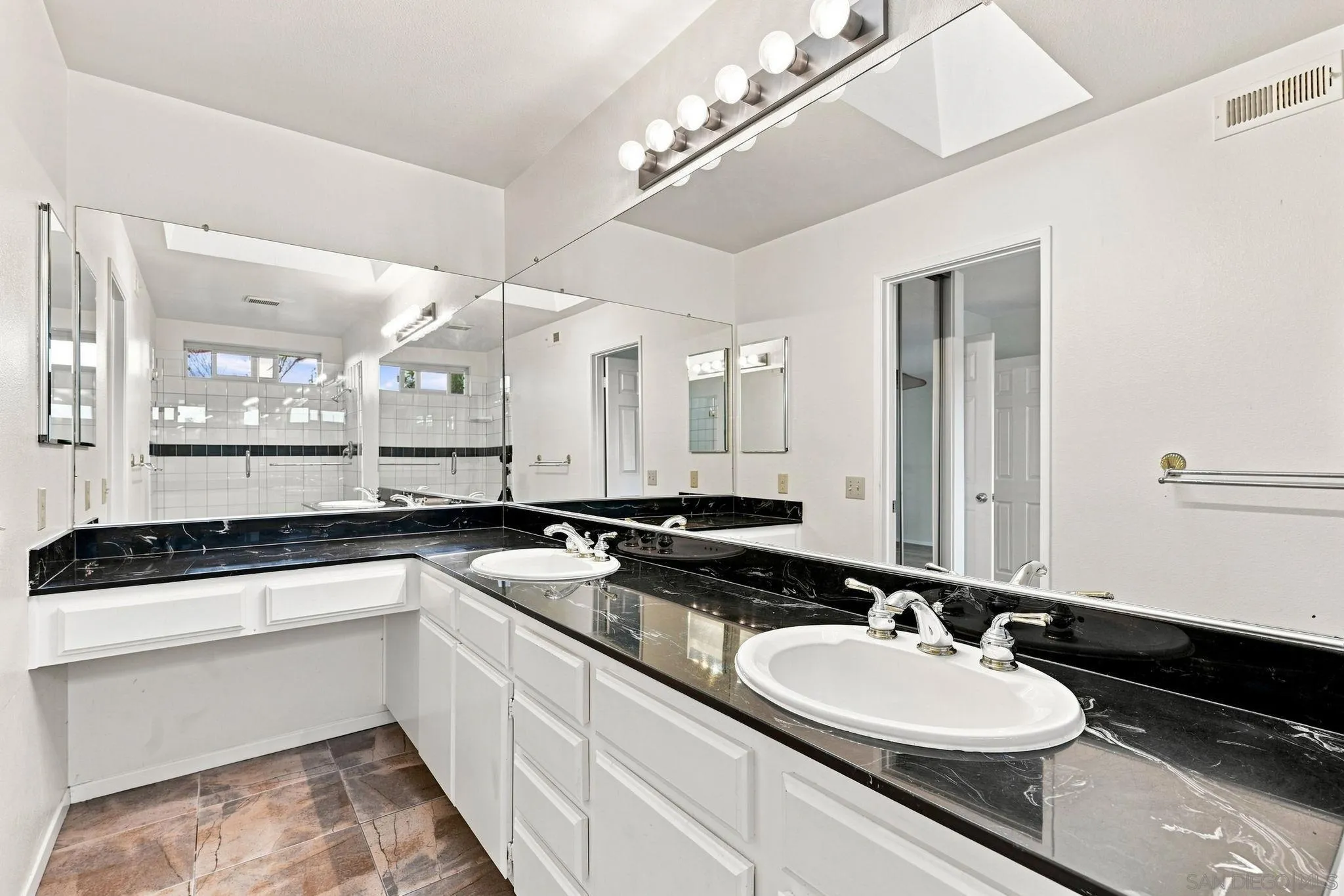 https://cdn.realtyfeed.com/cdn/127/260019722/5dfe653e3a5072273338203dd6cdae29.webp
