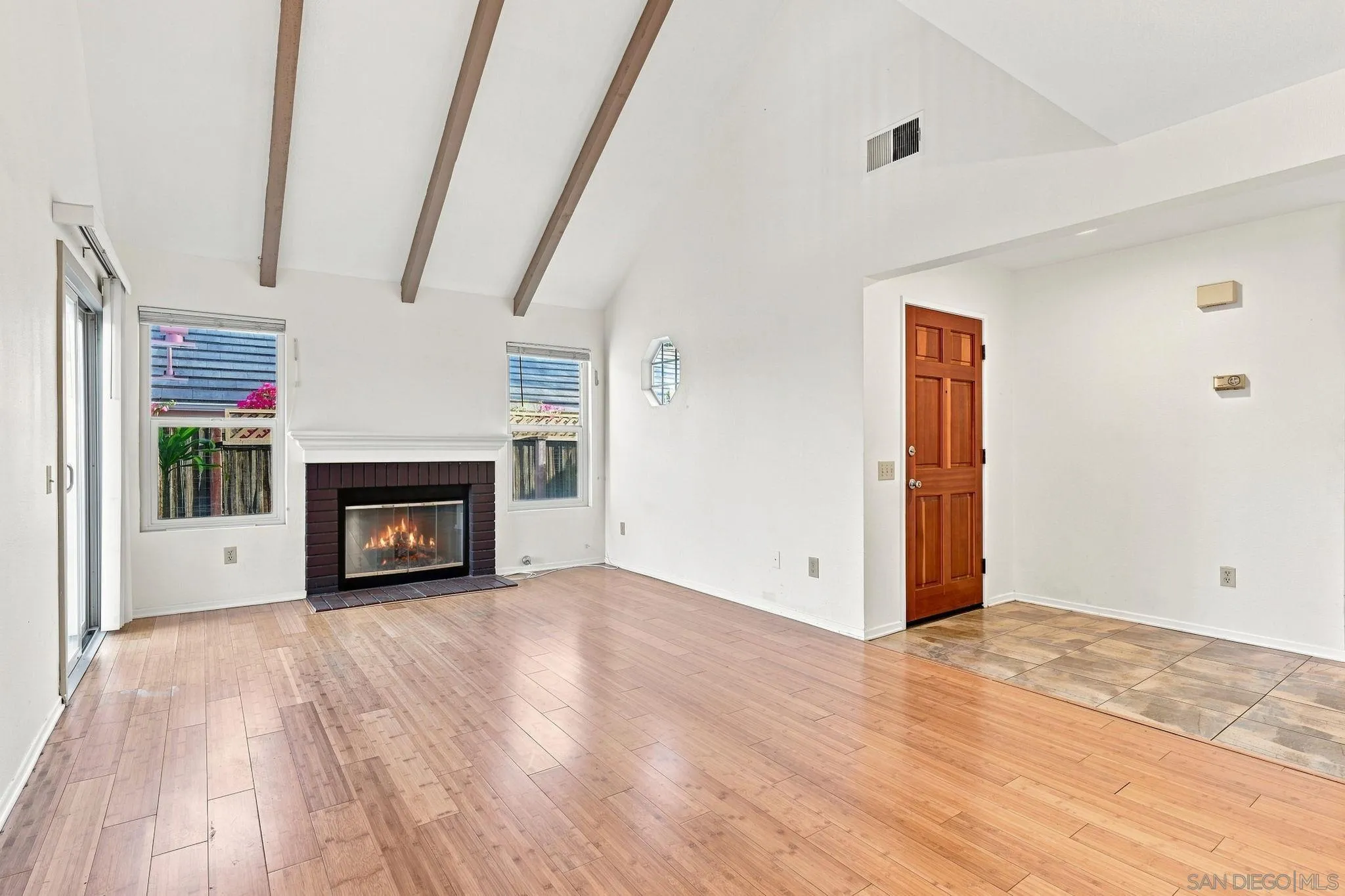 https://cdn.realtyfeed.com/cdn/127/260019722/752c0a52196720ef265f05f7c0fdd39c.webp