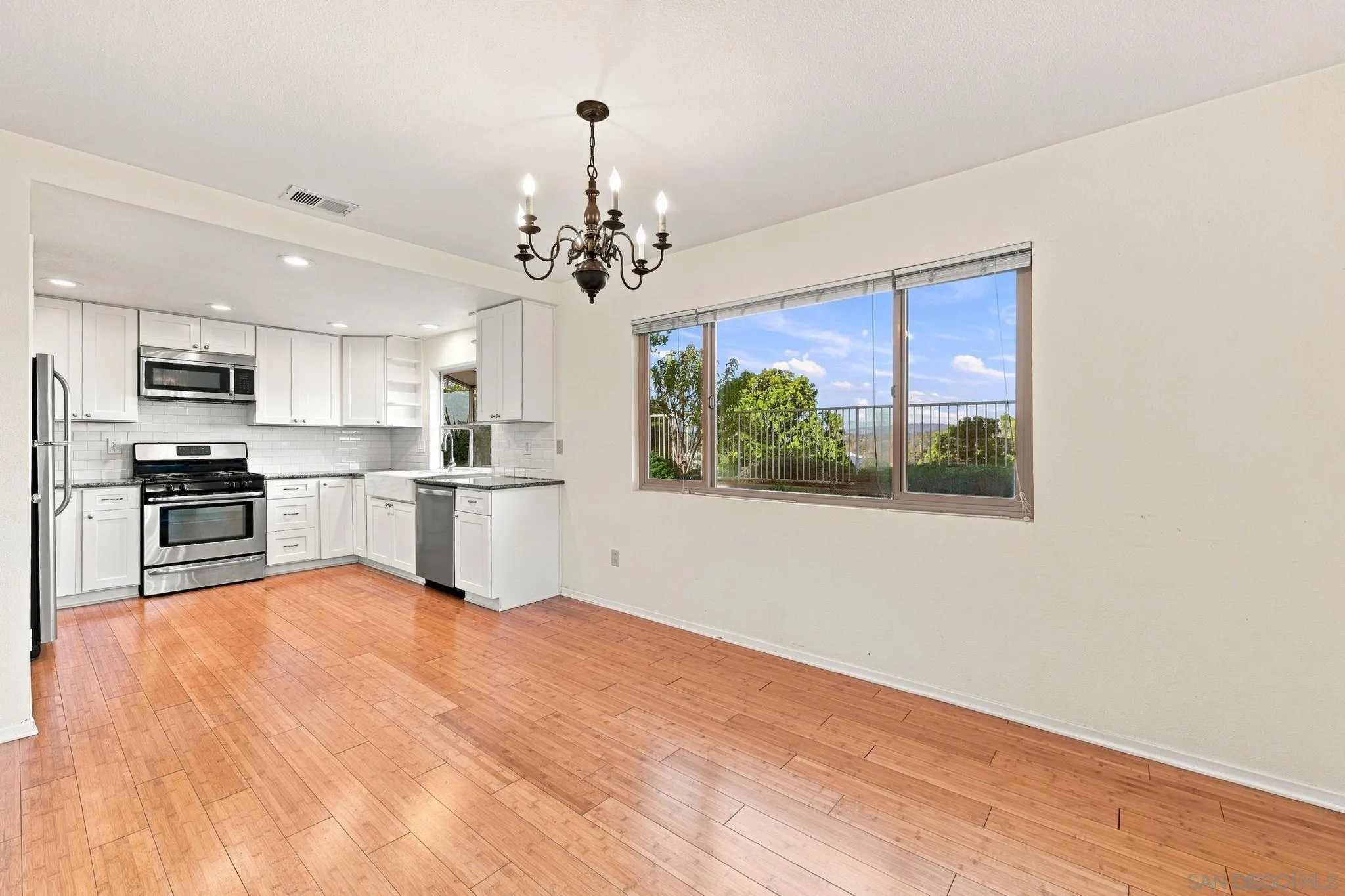 https://cdn.realtyfeed.com/cdn/127/260019722/7f243e6fbdfb526d11e4272c6cf10646.webp