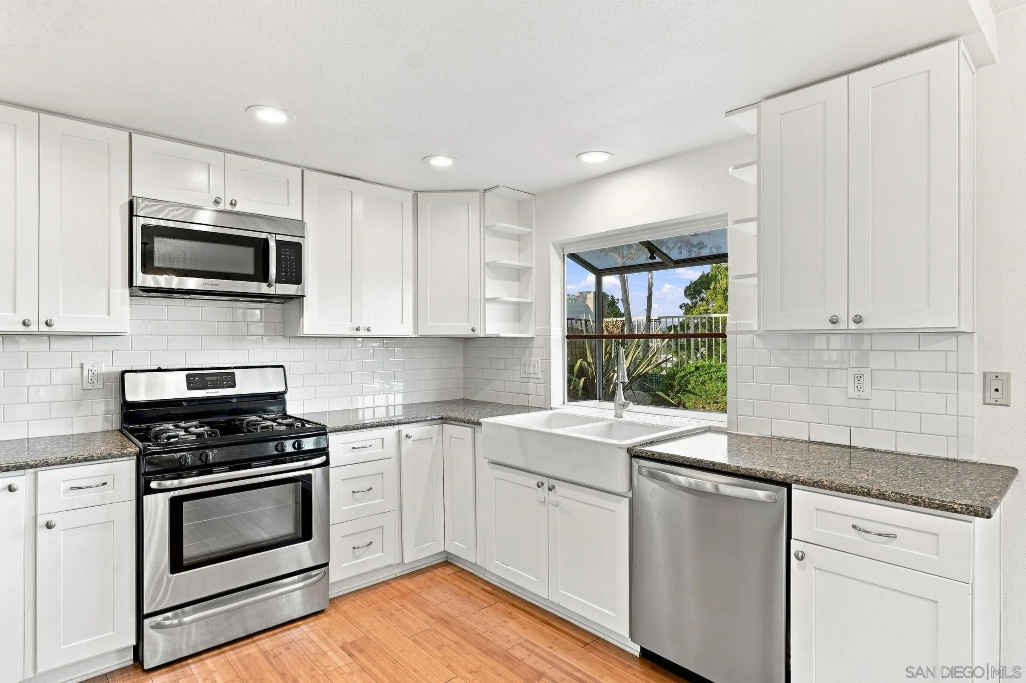 https://cdn.realtyfeed.com/cdn/127/260019722/8c118fb356335669dba87c3a9d76f57d.webp