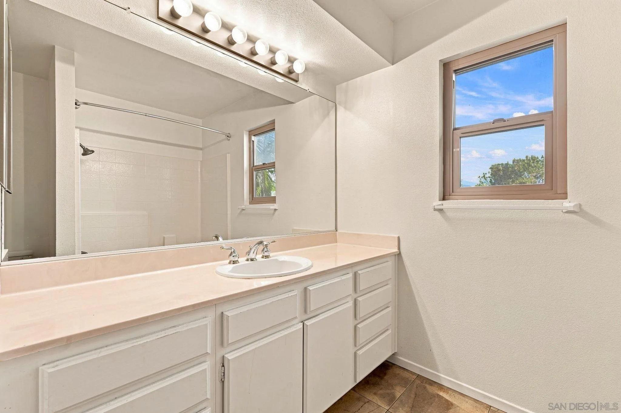 https://cdn.realtyfeed.com/cdn/127/260019722/92d288370ab74844cbda31b635ce869c.webp