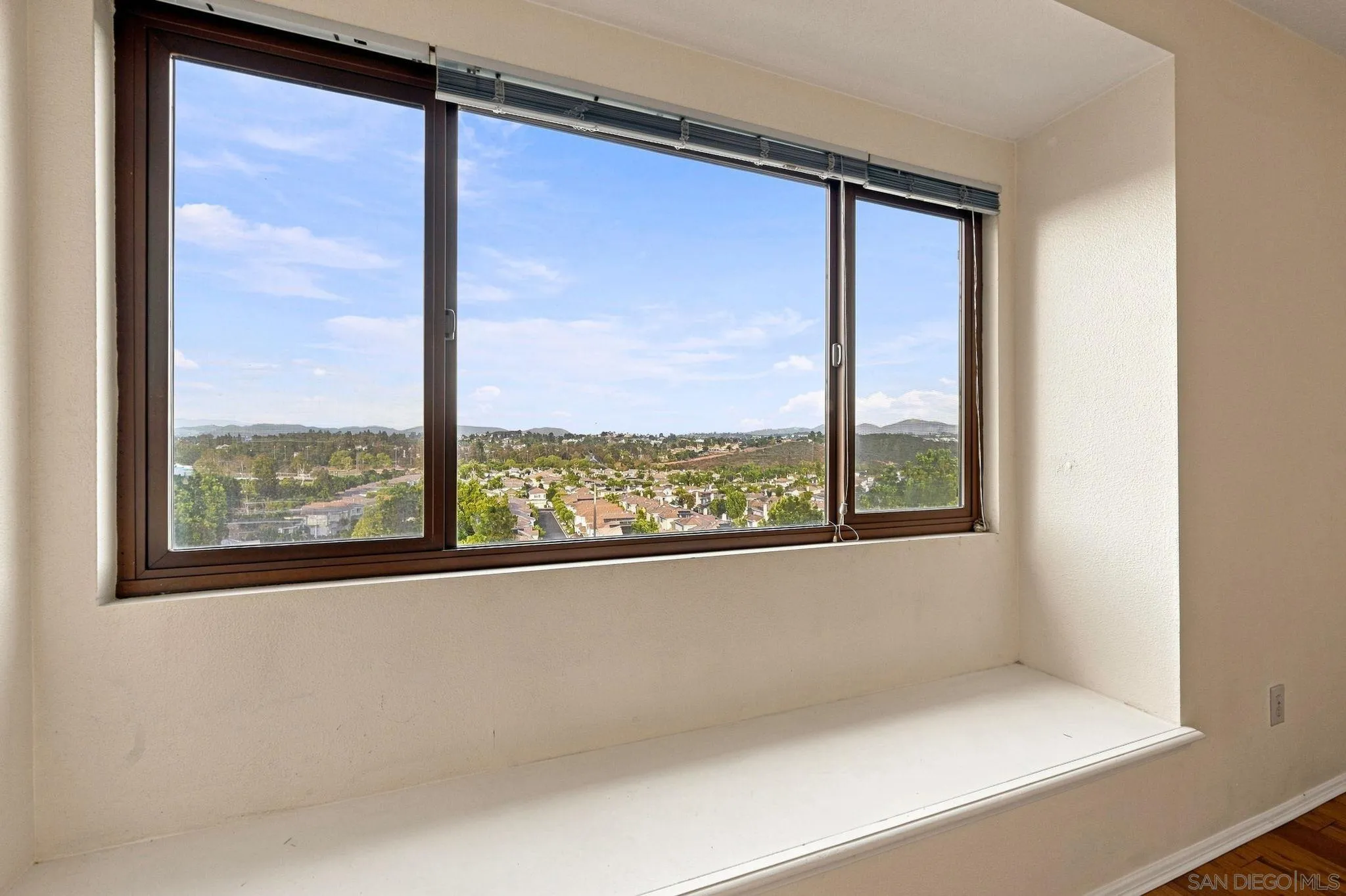 https://cdn.realtyfeed.com/cdn/127/260019722/a7c92796000186c0b5a8c79438c9fc5b.webp
