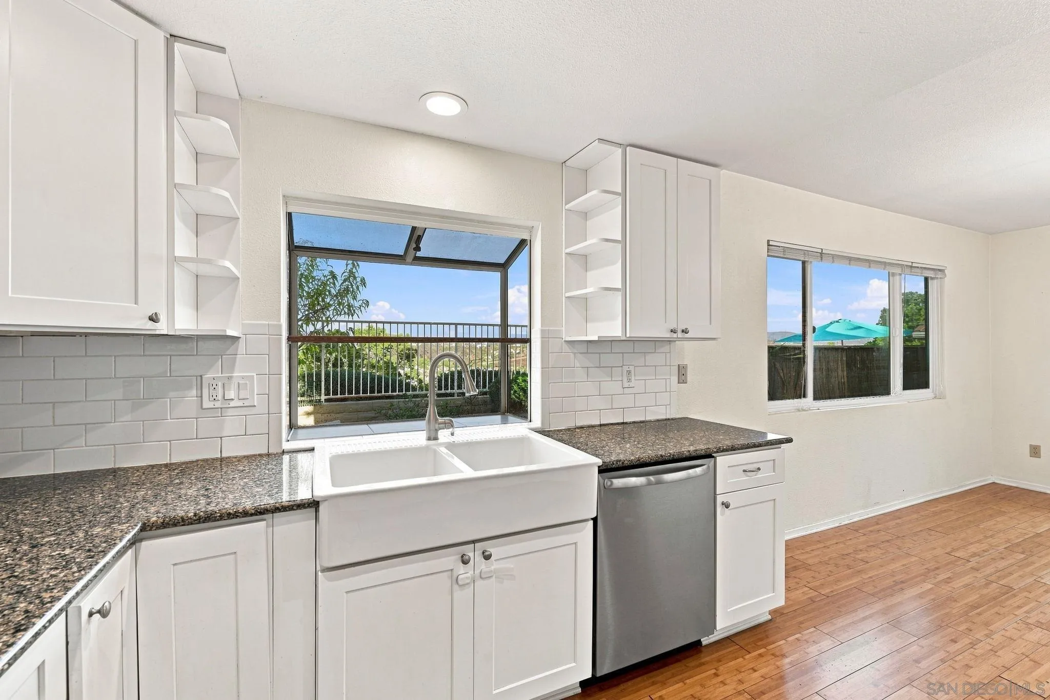 https://cdn.realtyfeed.com/cdn/127/260019722/a8626b0bd9bfce7b3f6c96d6941d98a0.webp