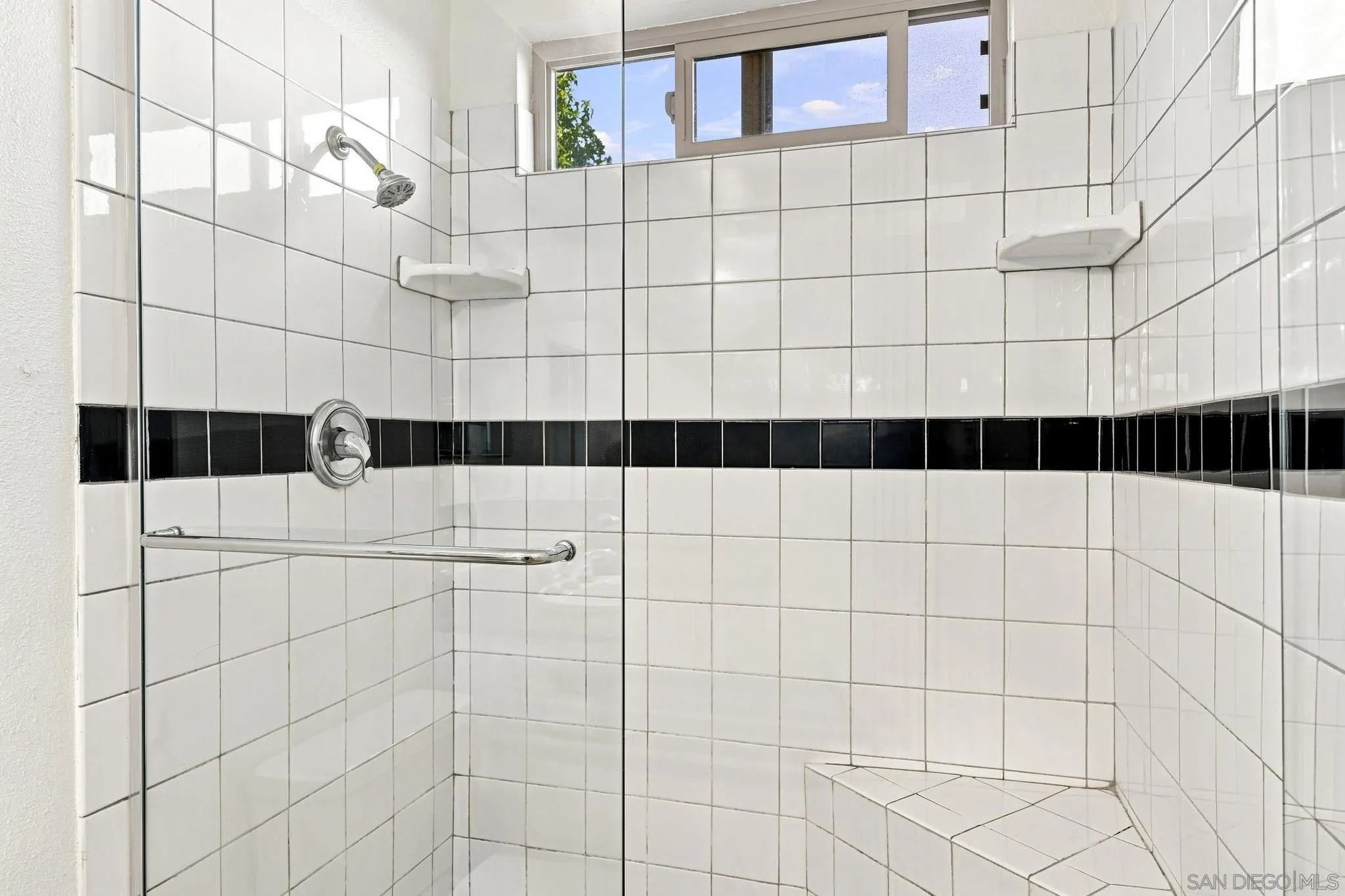 https://cdn.realtyfeed.com/cdn/127/260019722/ac30e54fed9df688622756fdf99d6367.webp