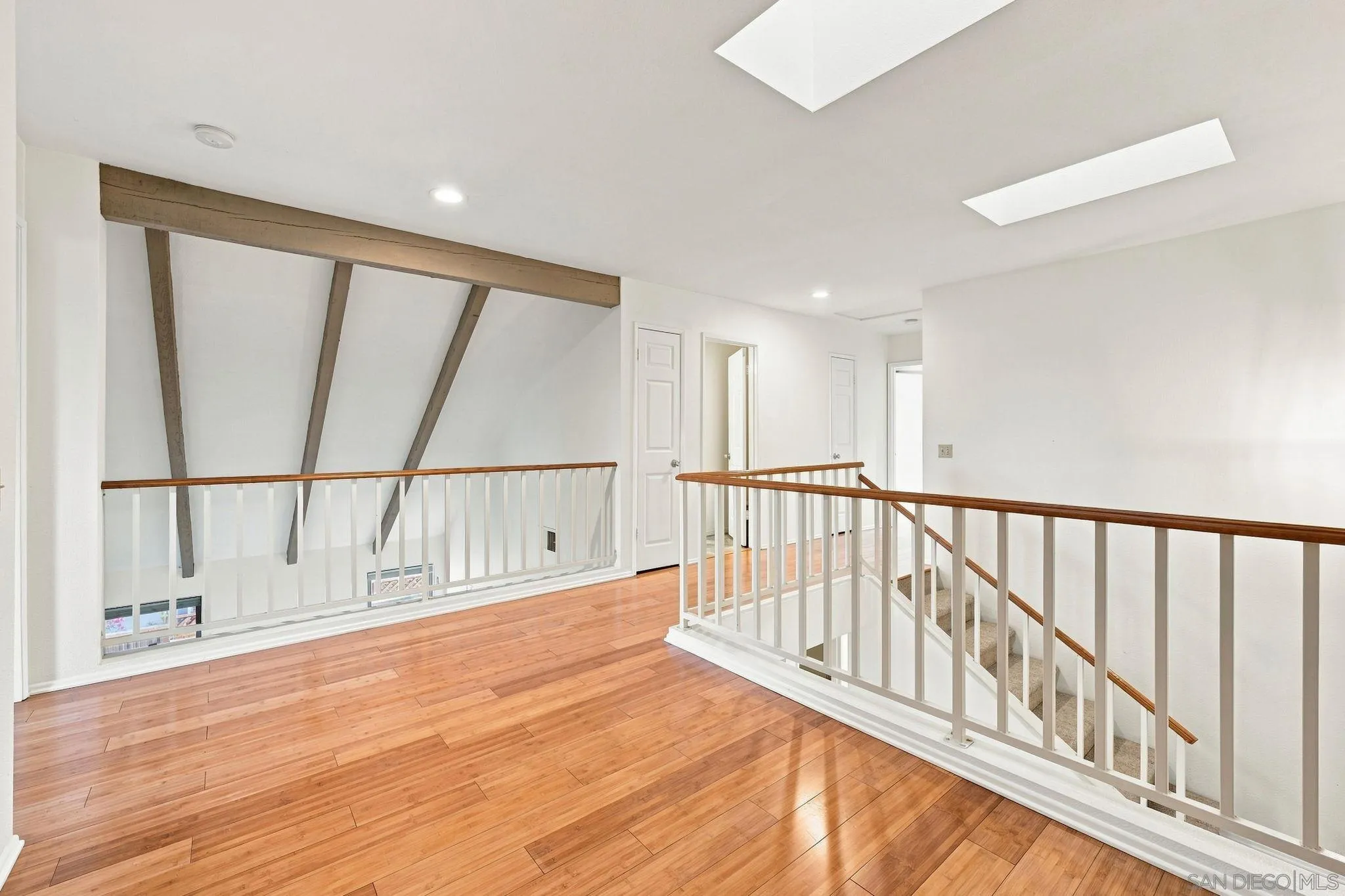 https://cdn.realtyfeed.com/cdn/127/260019722/ac77545d6c82e7f9a6a5d32492e6a812.webp