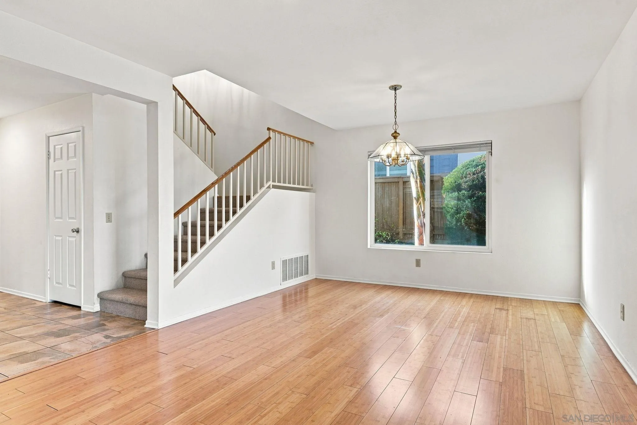 https://cdn.realtyfeed.com/cdn/127/260019722/b23ed8026d44f5a3d106ed0bc8619180.webp
