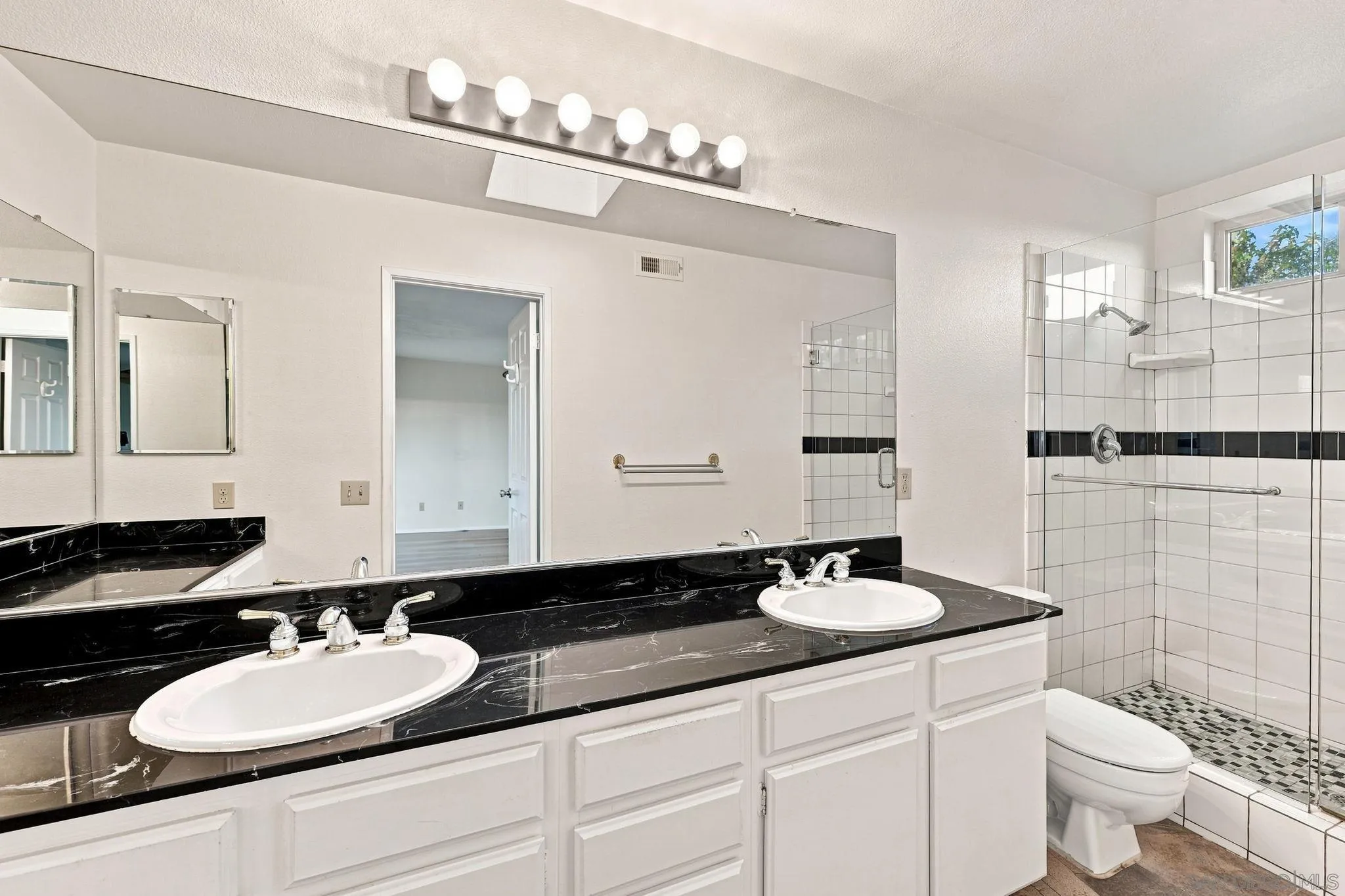 https://cdn.realtyfeed.com/cdn/127/260019722/b9edeb7135adc521701412d50f4d060c.webp