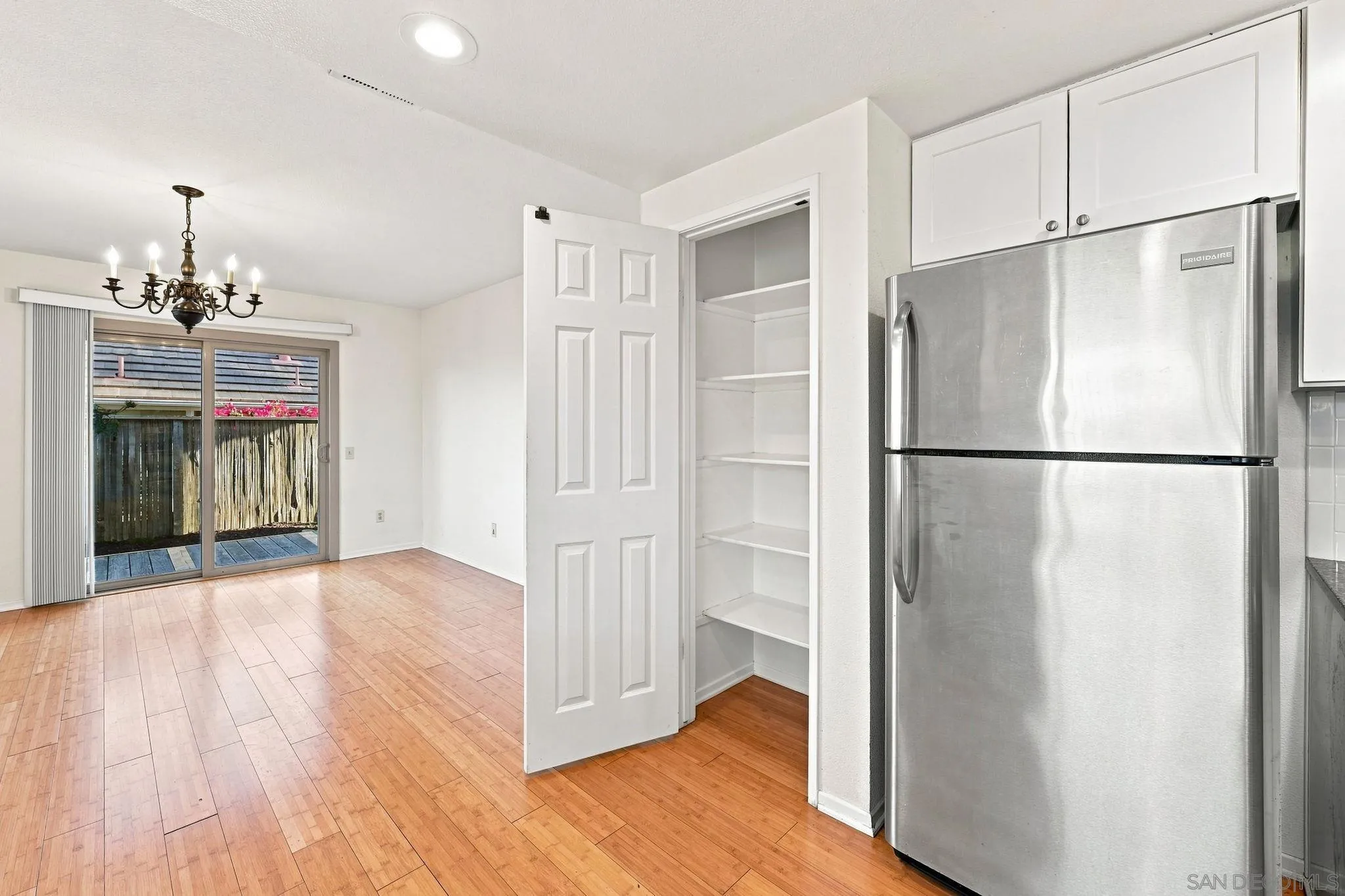 https://cdn.realtyfeed.com/cdn/127/260019722/e0a756f121f410c79d2bffef26a6ec82.webp