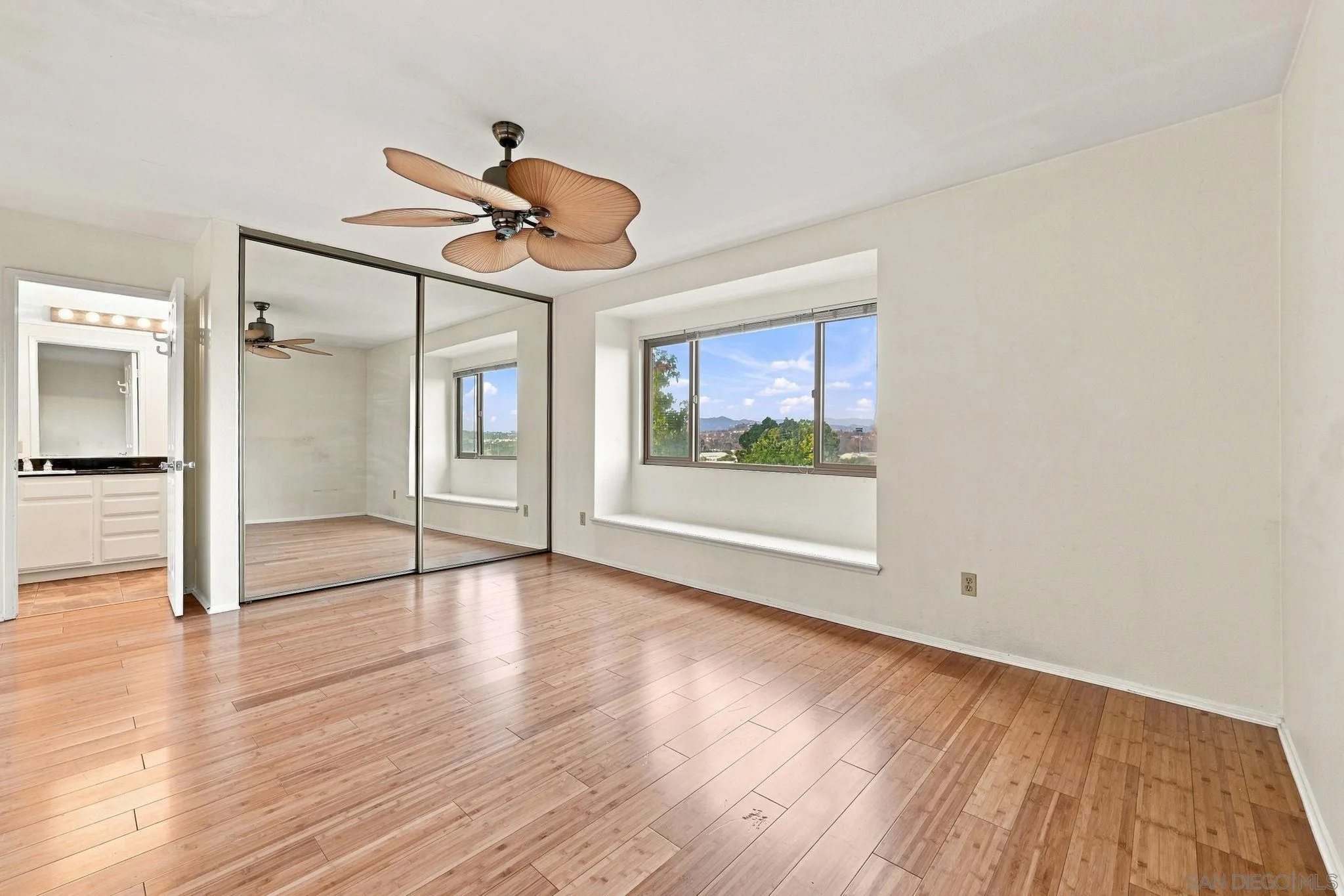https://cdn.realtyfeed.com/cdn/127/260019722/e98f7cbe78e6c22b5c47eabf74856b5d.webp
