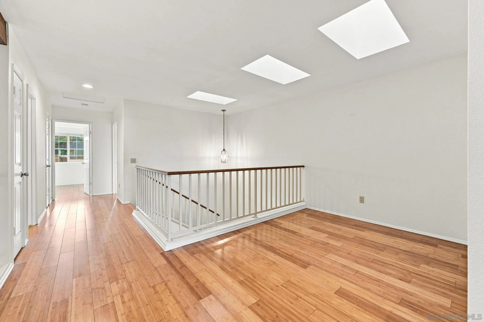 https://cdn.realtyfeed.com/cdn/127/260019722/fcc3dcc2047ceb3a30da213f9ee85a9e.webp