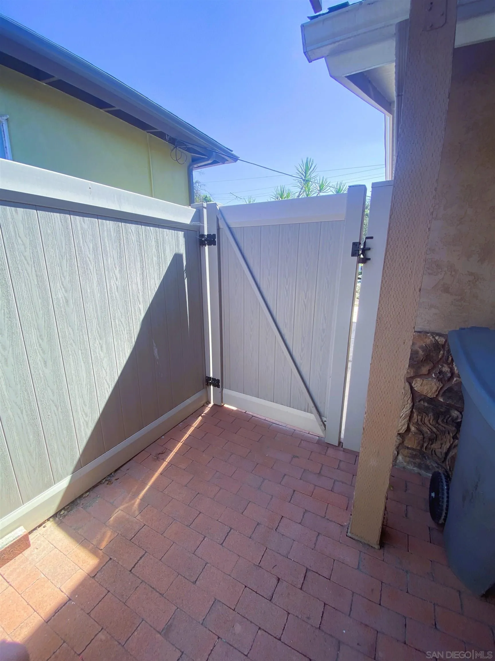 https://cdn.realtyfeed.com/cdn/127/260019723/1daafebc07f99f1d4ff7e7ac83ef42e5.webp
