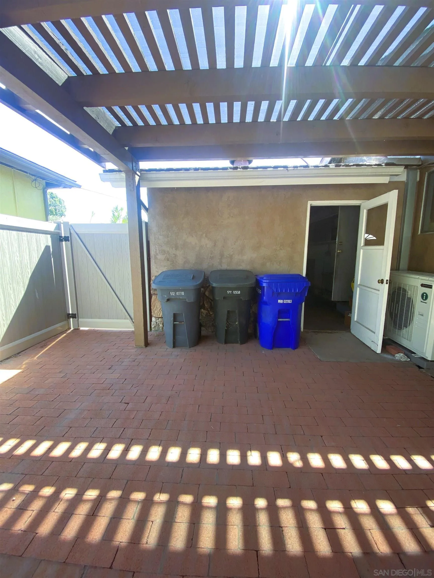 https://cdn.realtyfeed.com/cdn/127/260019723/a5987c576b675a05ba4d4b7573b7fb6d.webp