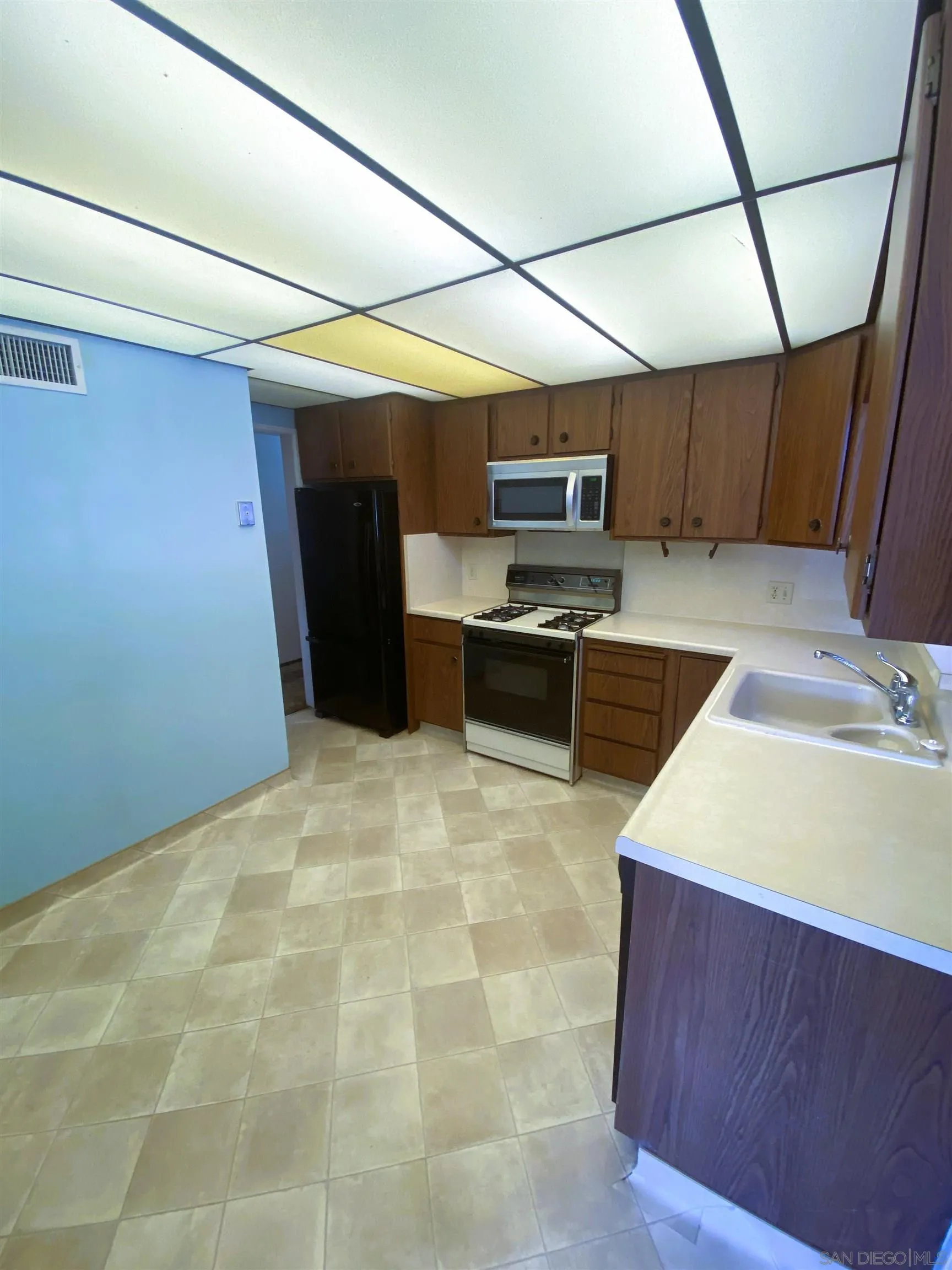https://cdn.realtyfeed.com/cdn/127/260019723/b3996c71354e6afa318a34e7b74023fd.webp