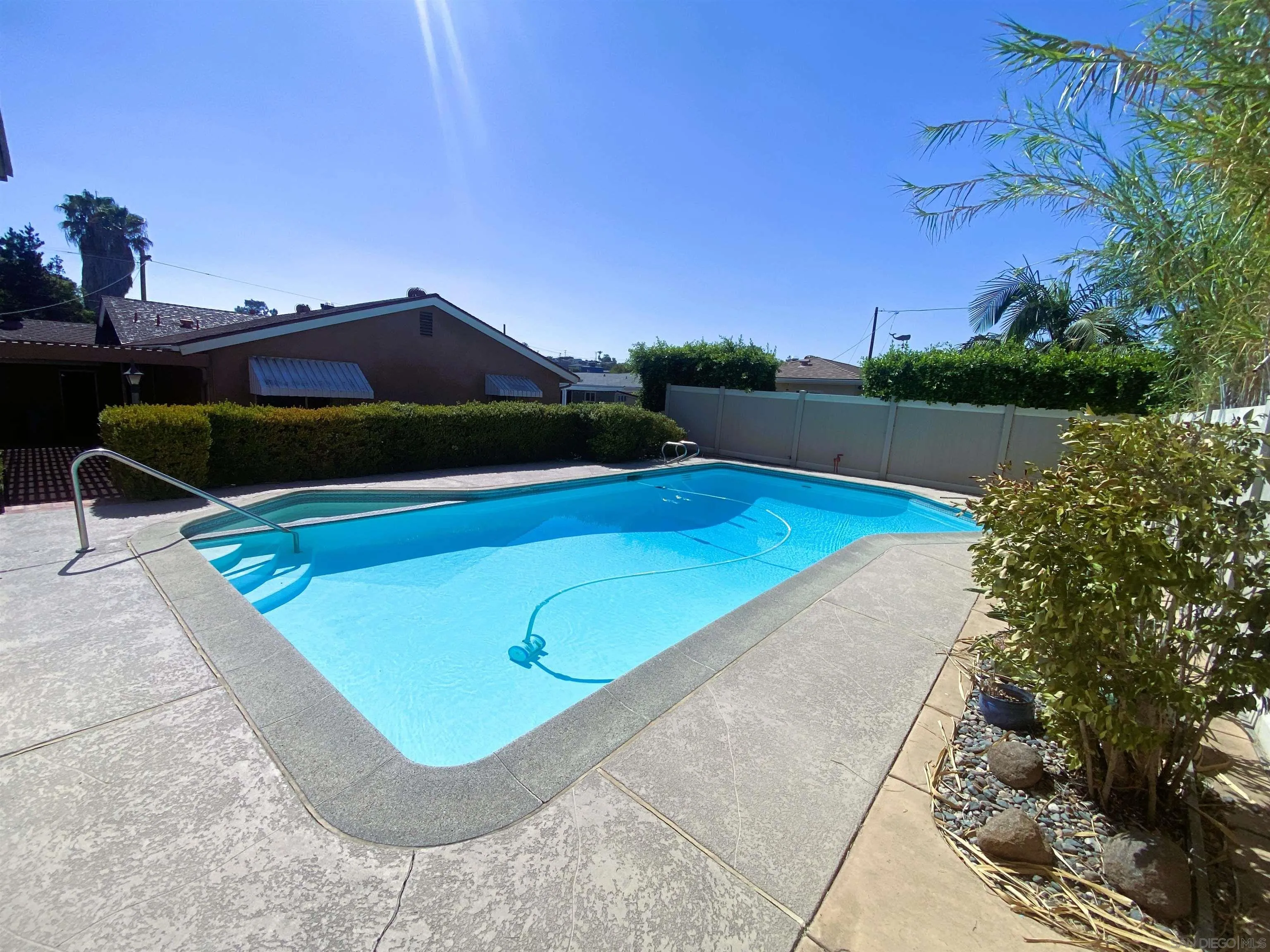 https://cdn.realtyfeed.com/cdn/127/260019723/e21bc59b81461bcbe402ca0a53946b31.webp