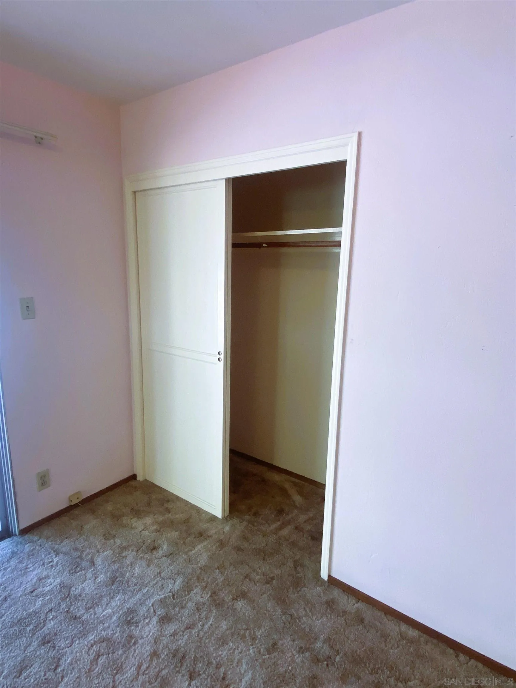 https://cdn.realtyfeed.com/cdn/127/260019723/ee9797c50e4d61fe2dfa82e4f17b1b54.webp