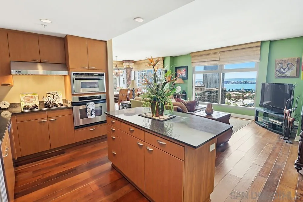 645 Front Street Unit 1806, San Diego, CA 92101 - Photo 4 of 34, San Diego, CA