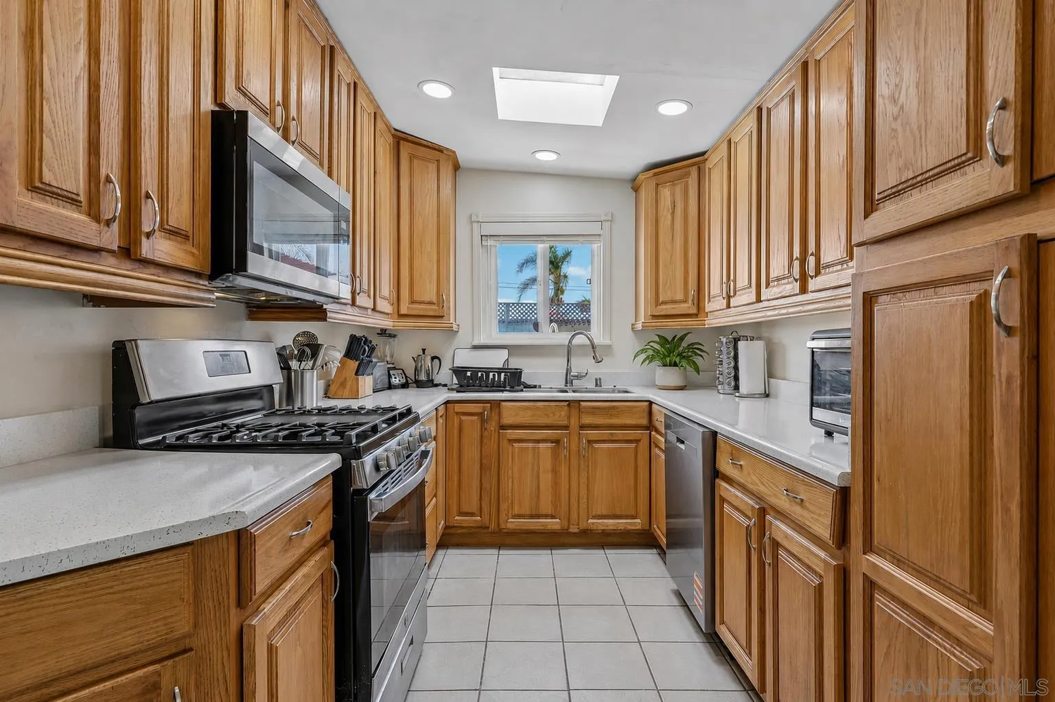 https://cdn.realtyfeed.com/cdn/127/260019728/09d611180a2c1ebe61c175dc8549df5b.webp