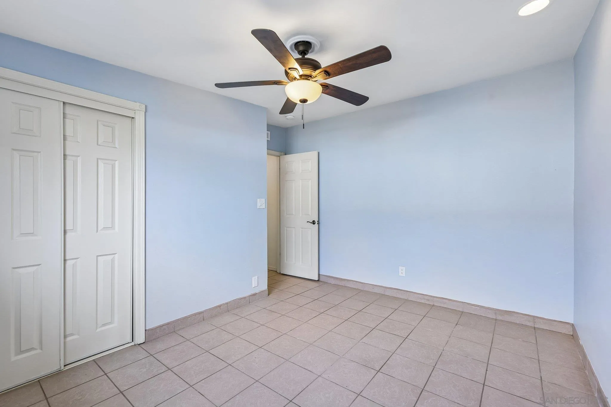 https://cdn.realtyfeed.com/cdn/127/260019728/9cebf73eed7d0735a917db0704519f13.webp