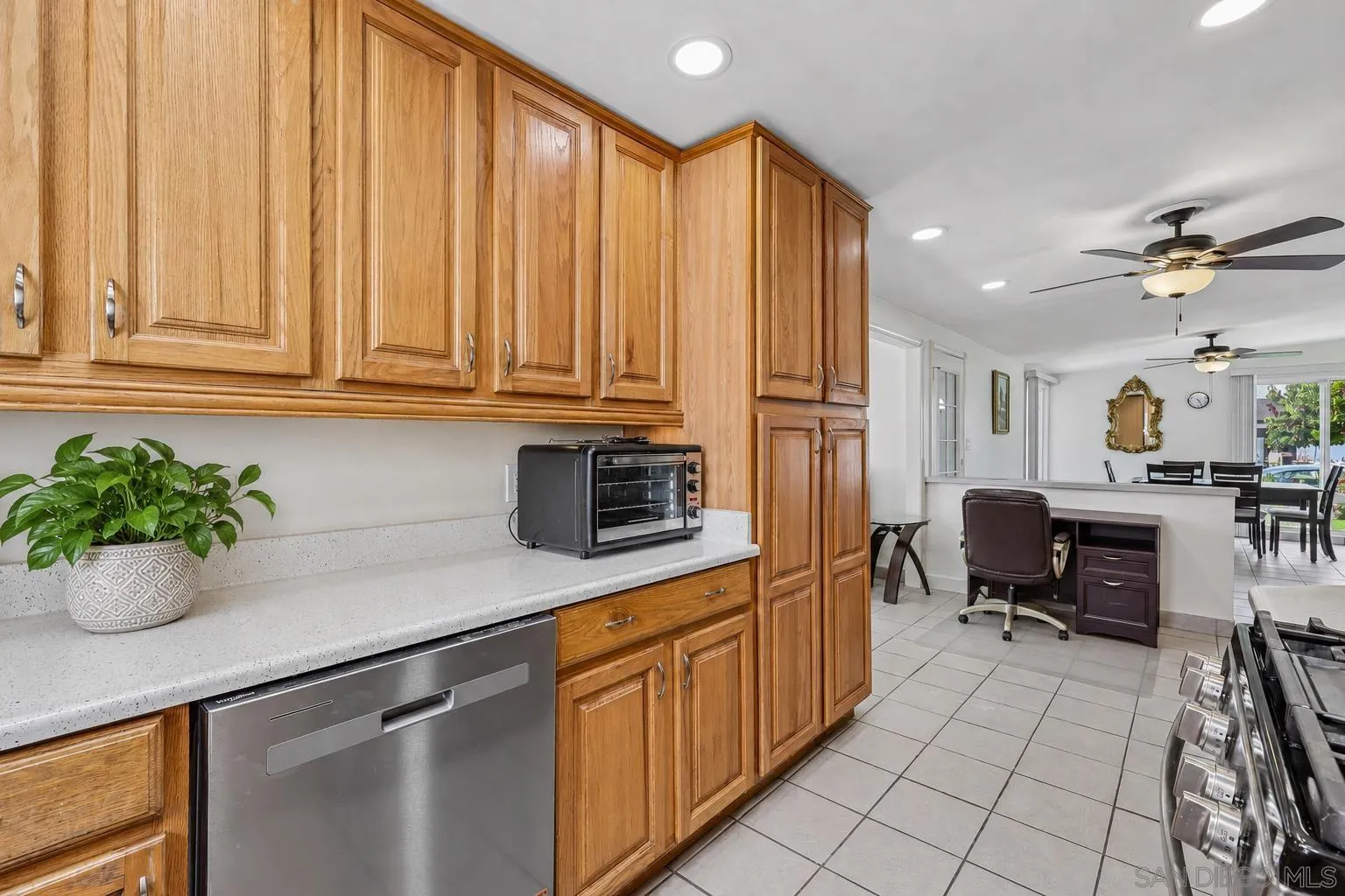 https://cdn.realtyfeed.com/cdn/127/260019728/cd5ff75937e7a27b155db31d562981a0.webp