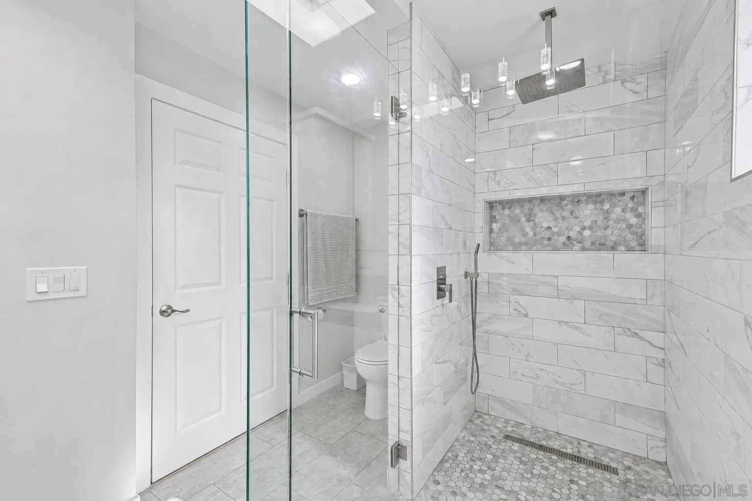 https://cdn.realtyfeed.com/cdn/127/260019728/e913c2500c0691a1f0b2d8be96e07bb0.webp