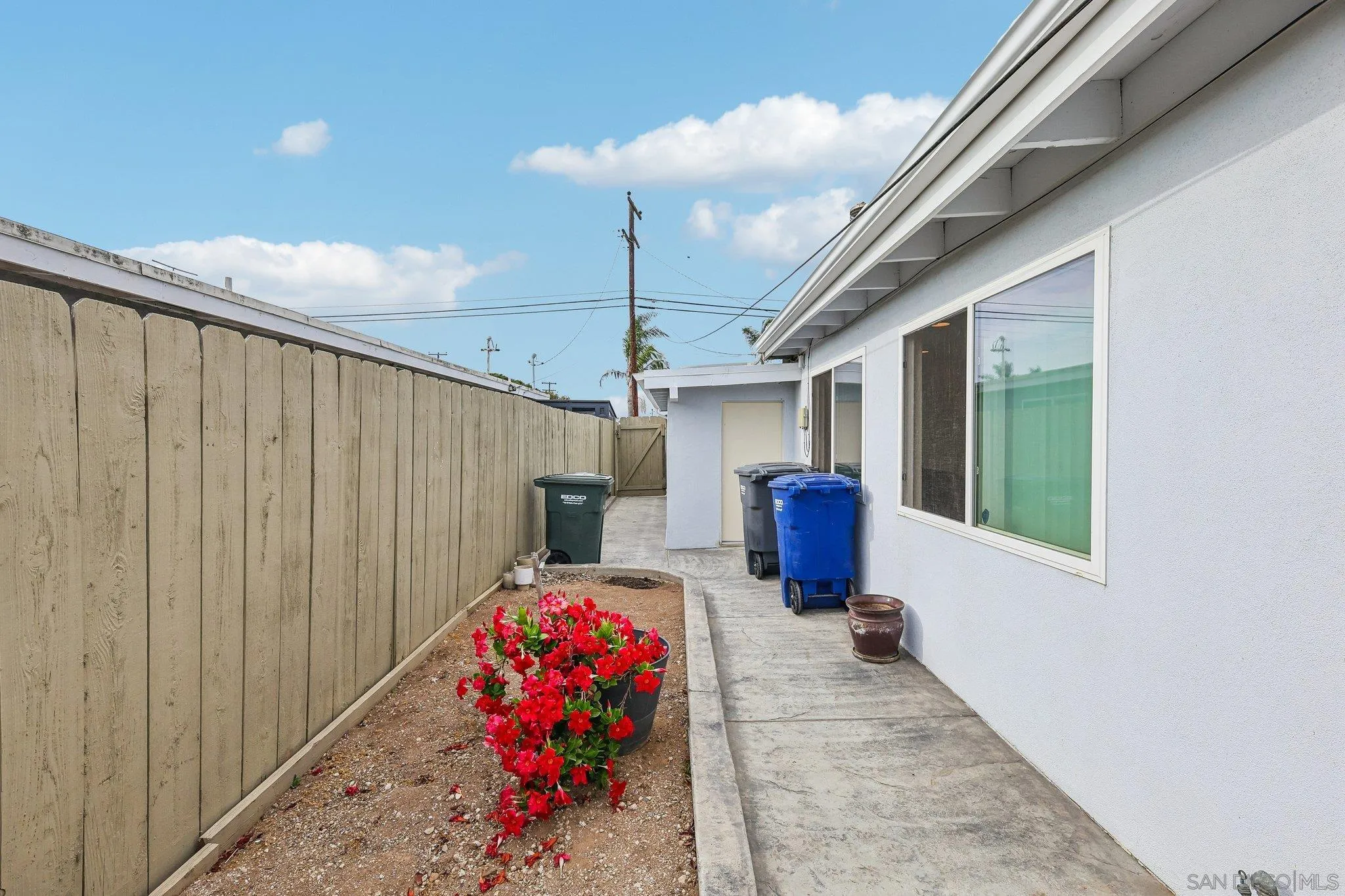 https://cdn.realtyfeed.com/cdn/127/260019728/fb5180532b85e4893e5fb3d55371062f.webp