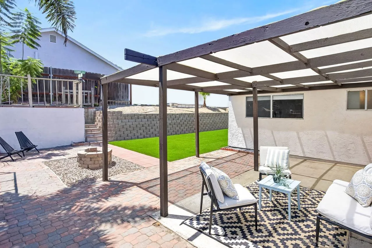 https://cdn.realtyfeed.com/cdn/127/260019732/4ef4c140d8f1c15eac60adc32b04f5b6.webp