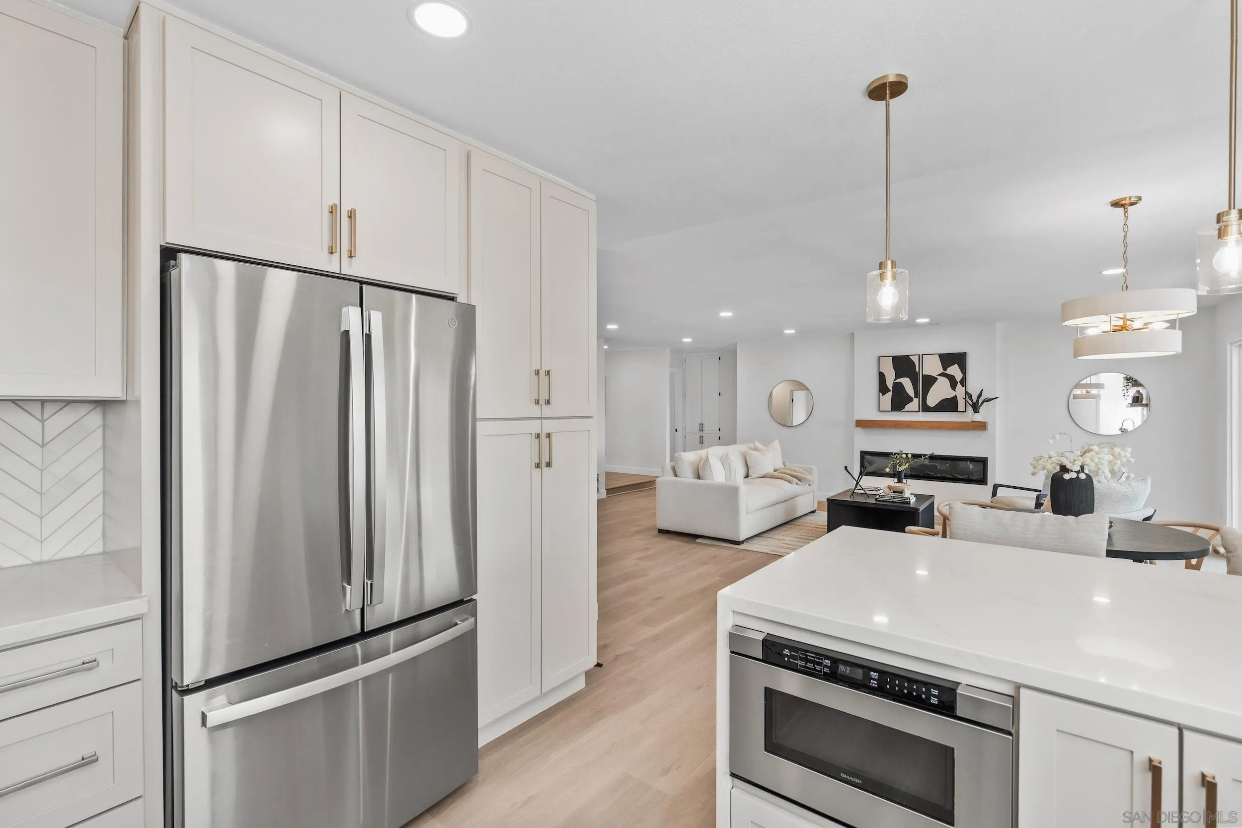https://cdn.realtyfeed.com/cdn/127/260019741/f6a13d32932a0e5fc1a9a86ae3fec367.webp
