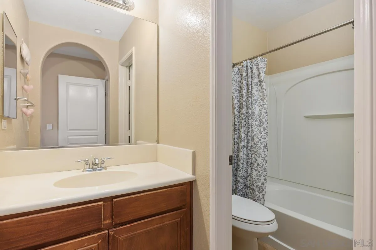 https://cdn.realtyfeed.com/cdn/127/260019745/8d16d84a5f2a589f6c89a8695308cafe.webp