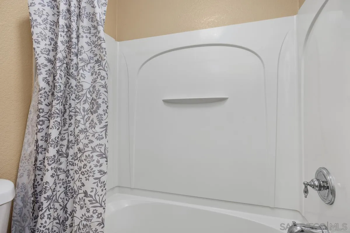 https://cdn.realtyfeed.com/cdn/127/260019745/8d7deec70e10dbc4aa58579c0d6a7367.webp