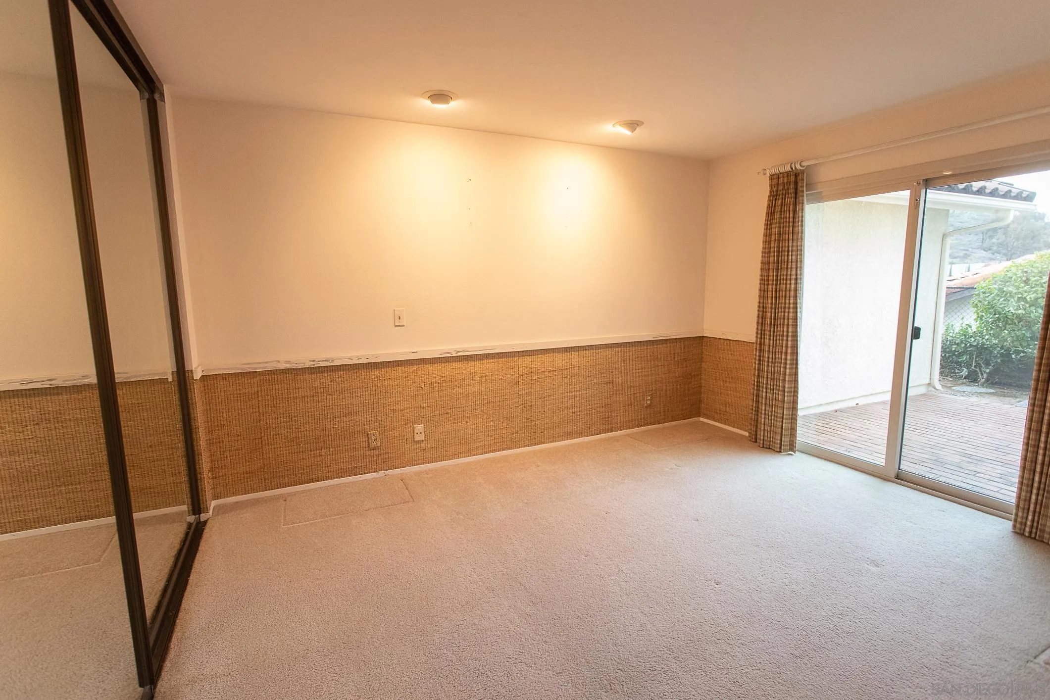https://cdn.realtyfeed.com/cdn/127/260019749/2d7d70c0be36879363566db59c60d9e0.webp