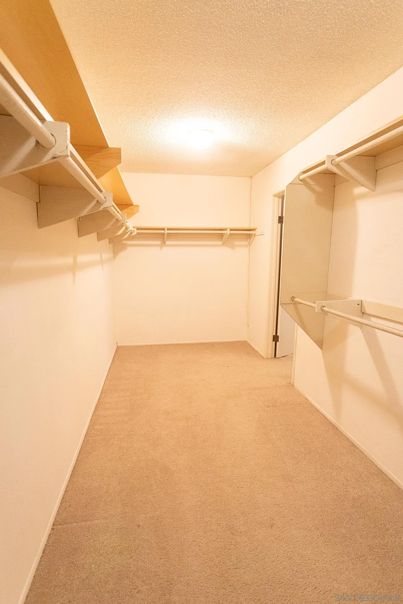 https://cdn.realtyfeed.com/cdn/127/260019749/563a35cd603dea044770cf3d4c5a0d1e.webp