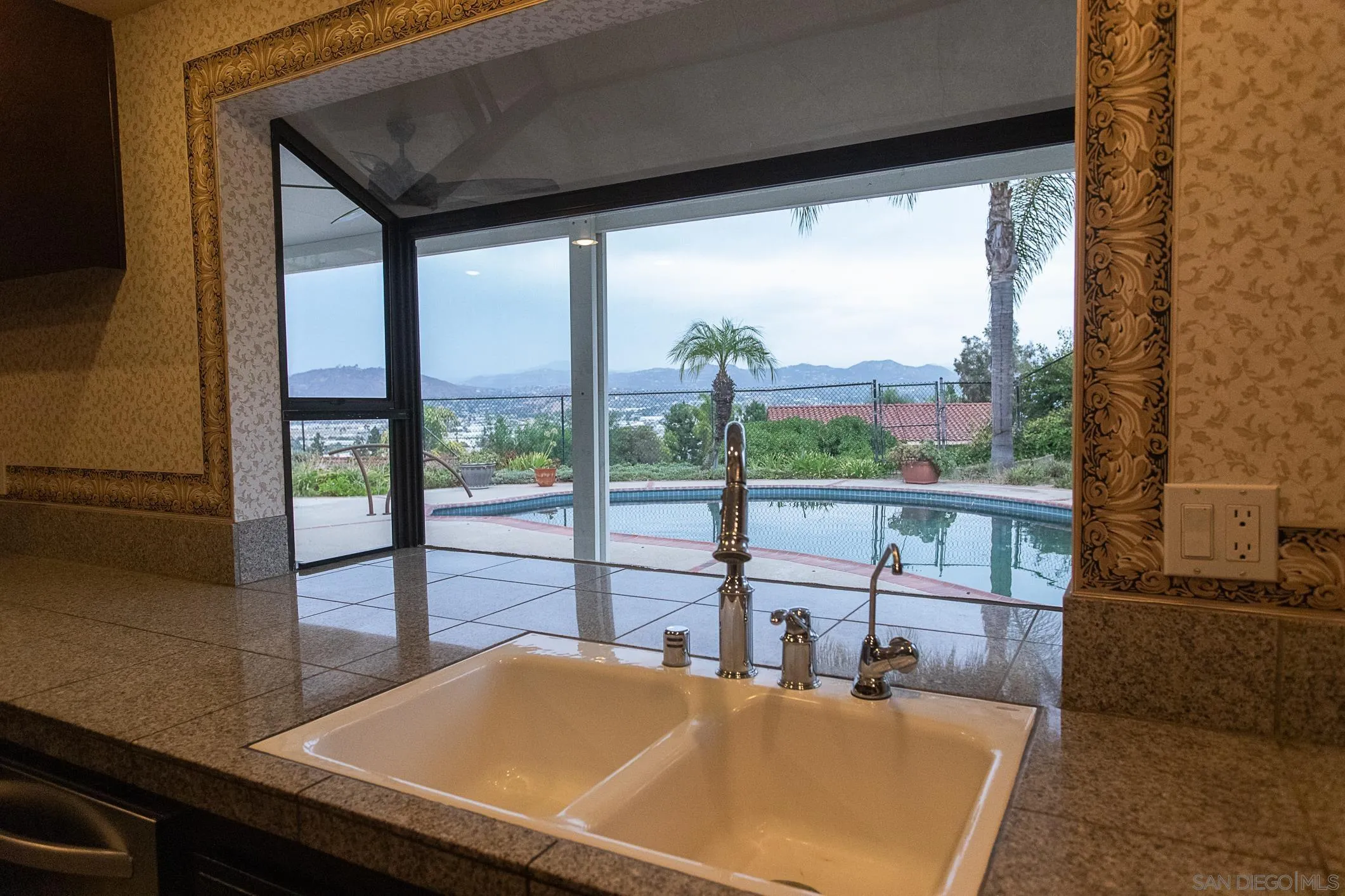 https://cdn.realtyfeed.com/cdn/127/260019749/5fed1d72302cd1f0bc2b0c907b3a33d7.webp