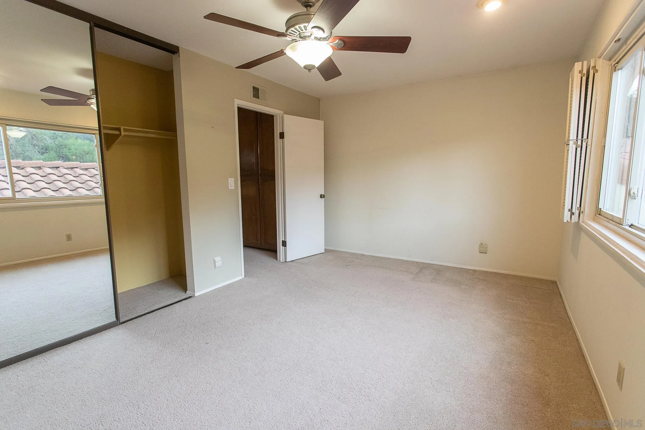 https://cdn.realtyfeed.com/cdn/127/260019749/6bf28e1ac7291c3cce1f7daa38c8e3de.webp