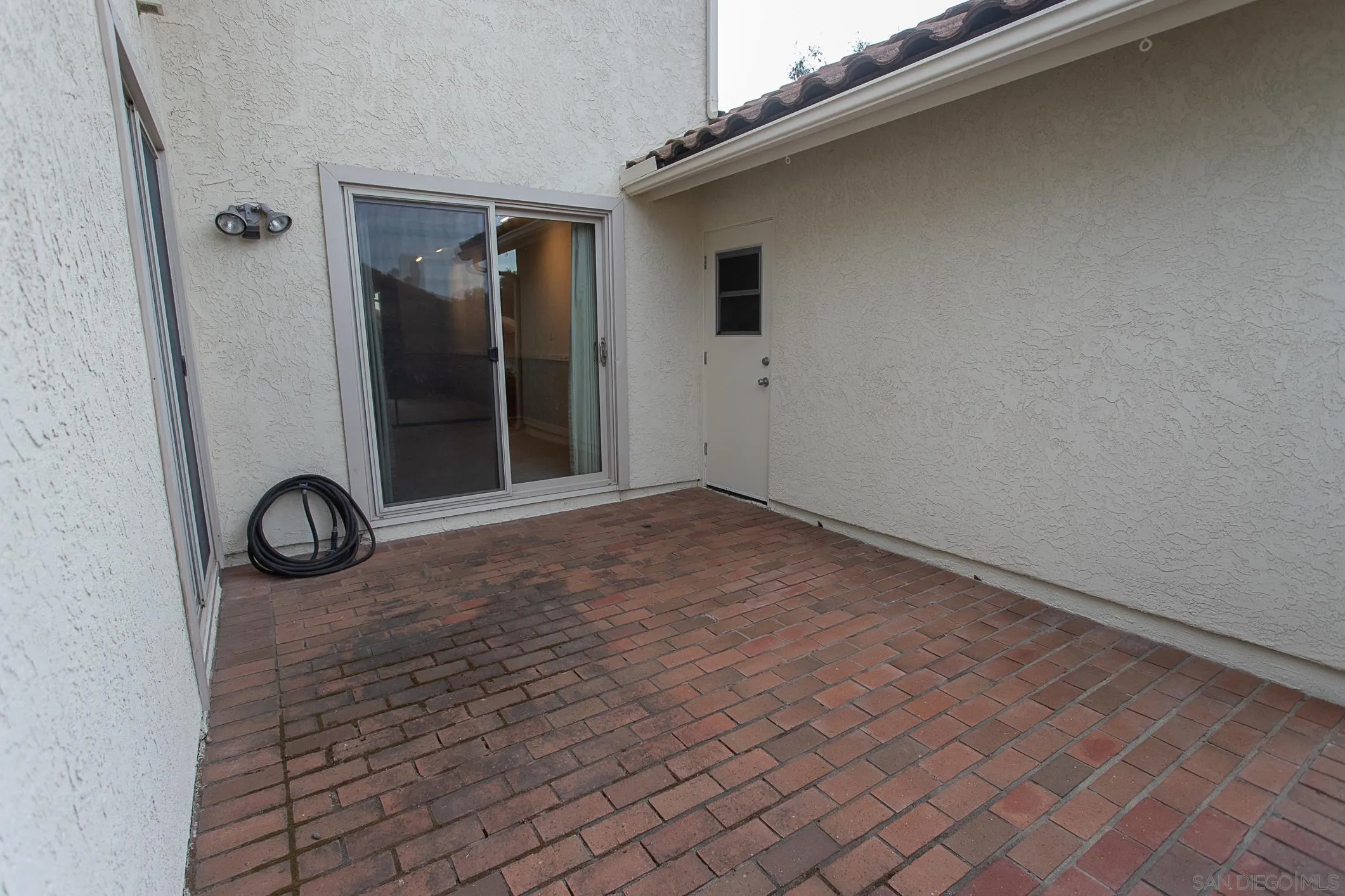 https://cdn.realtyfeed.com/cdn/127/260019749/6d46c5cedad84d096f82cab596fcdca4.webp