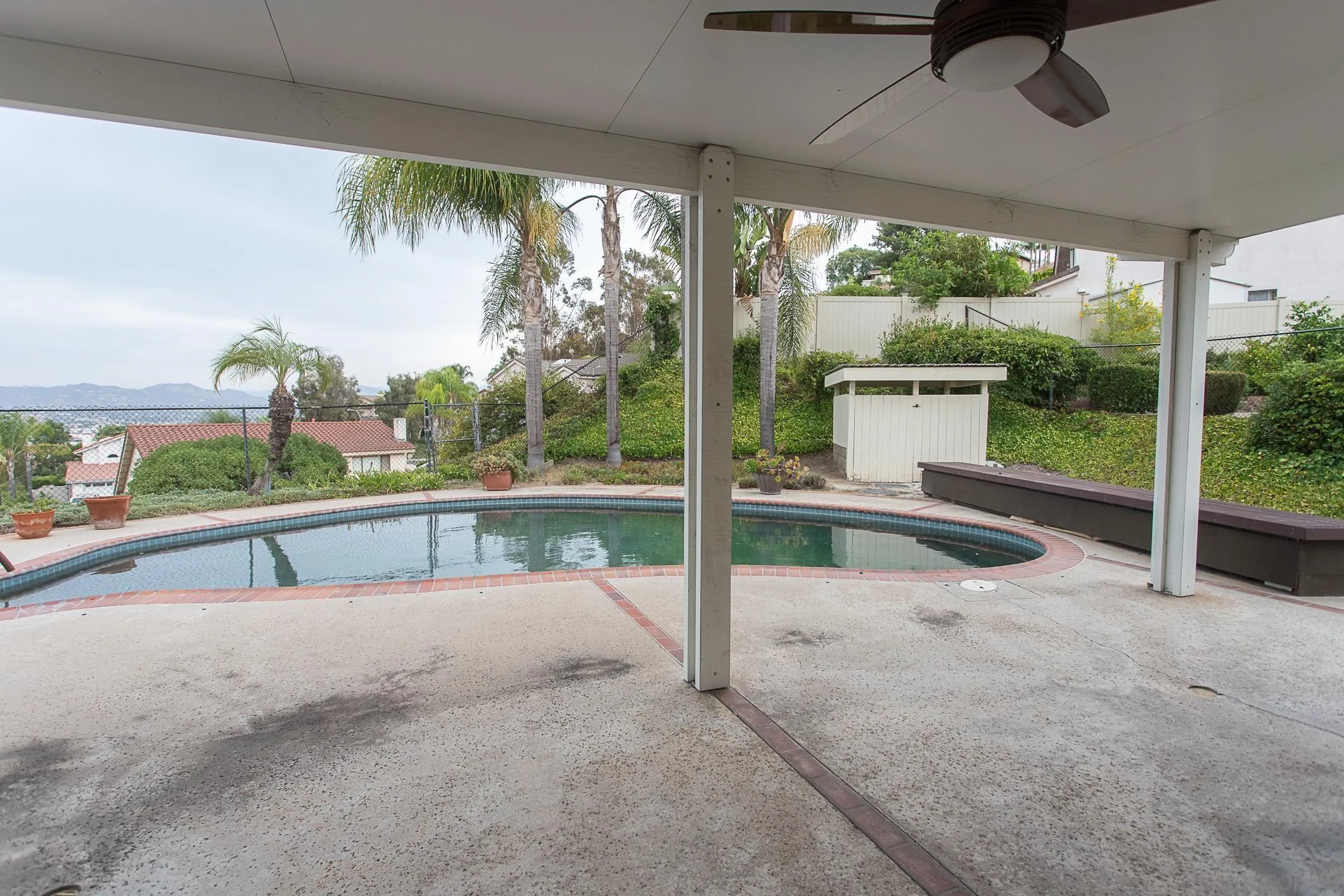 https://cdn.realtyfeed.com/cdn/127/260019749/89d201e23e6fd496af9f3285982703d9.webp